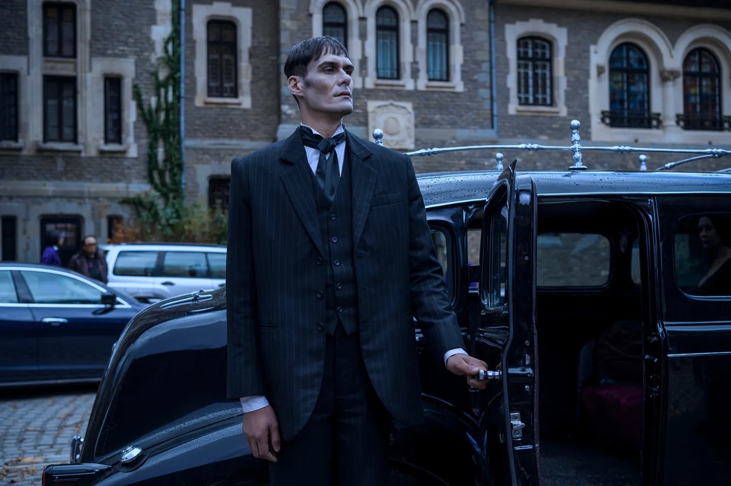 De ce nu ar mai apărea George Burcea în sezonul 2 din „Wednesday”. Ce salariu ar fi cerut pentru serialul de pe Netflix