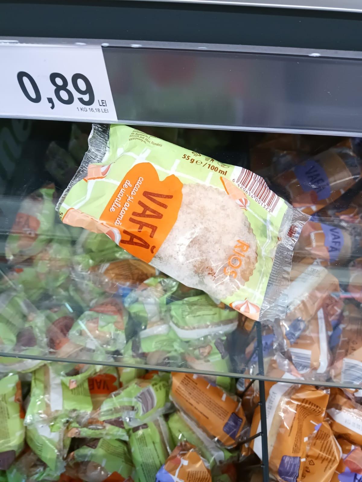 Sute de kilograme de alimente, oprite de la comercializare în două din cele mai populare stațiuni montane. Ce au descoperit inspectorii ANPC