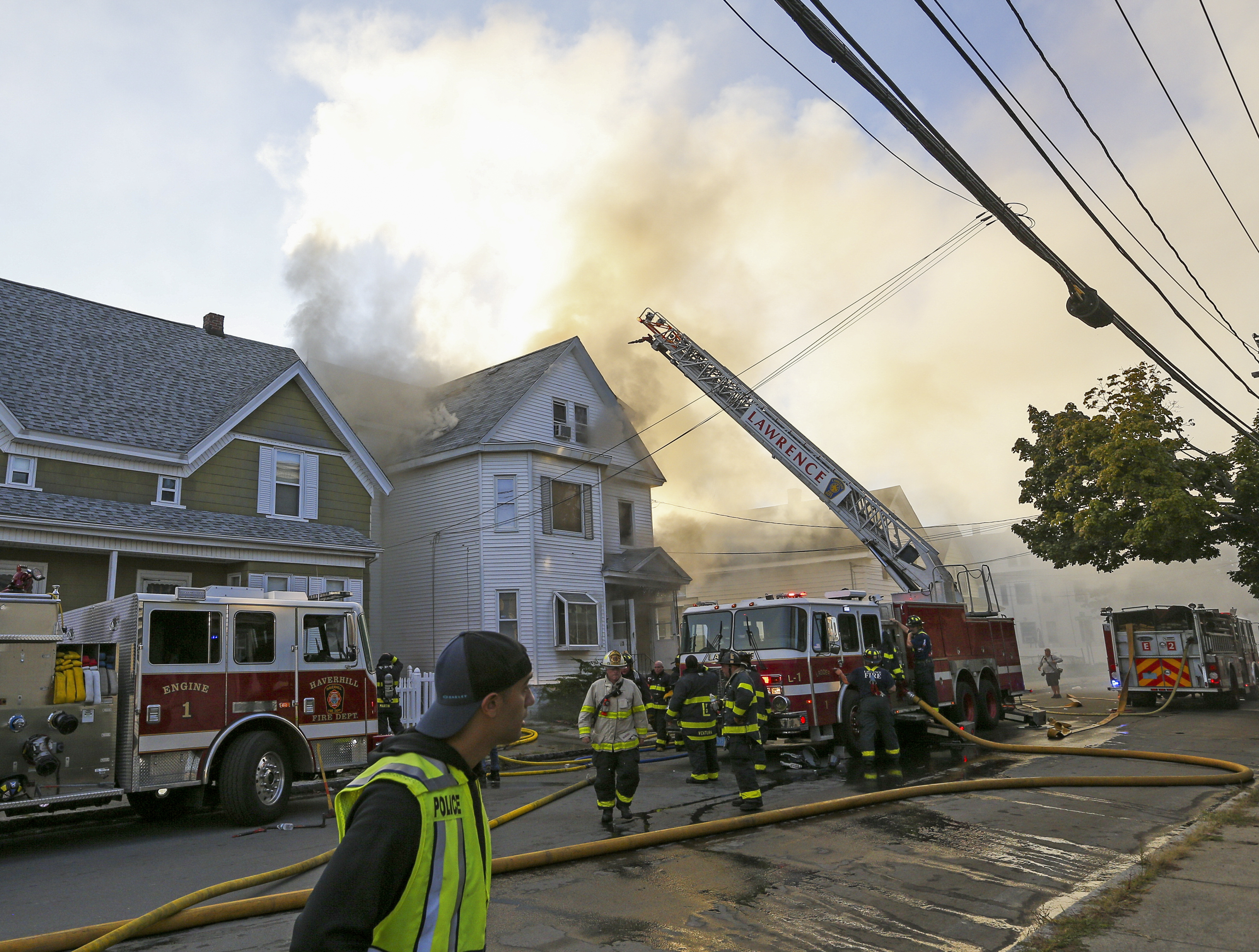 Zeci de incendii și explozii în trei orașe din statul Massachusetts. Cel puțin șase oameni au fost răniți / FOTO&VIDEO