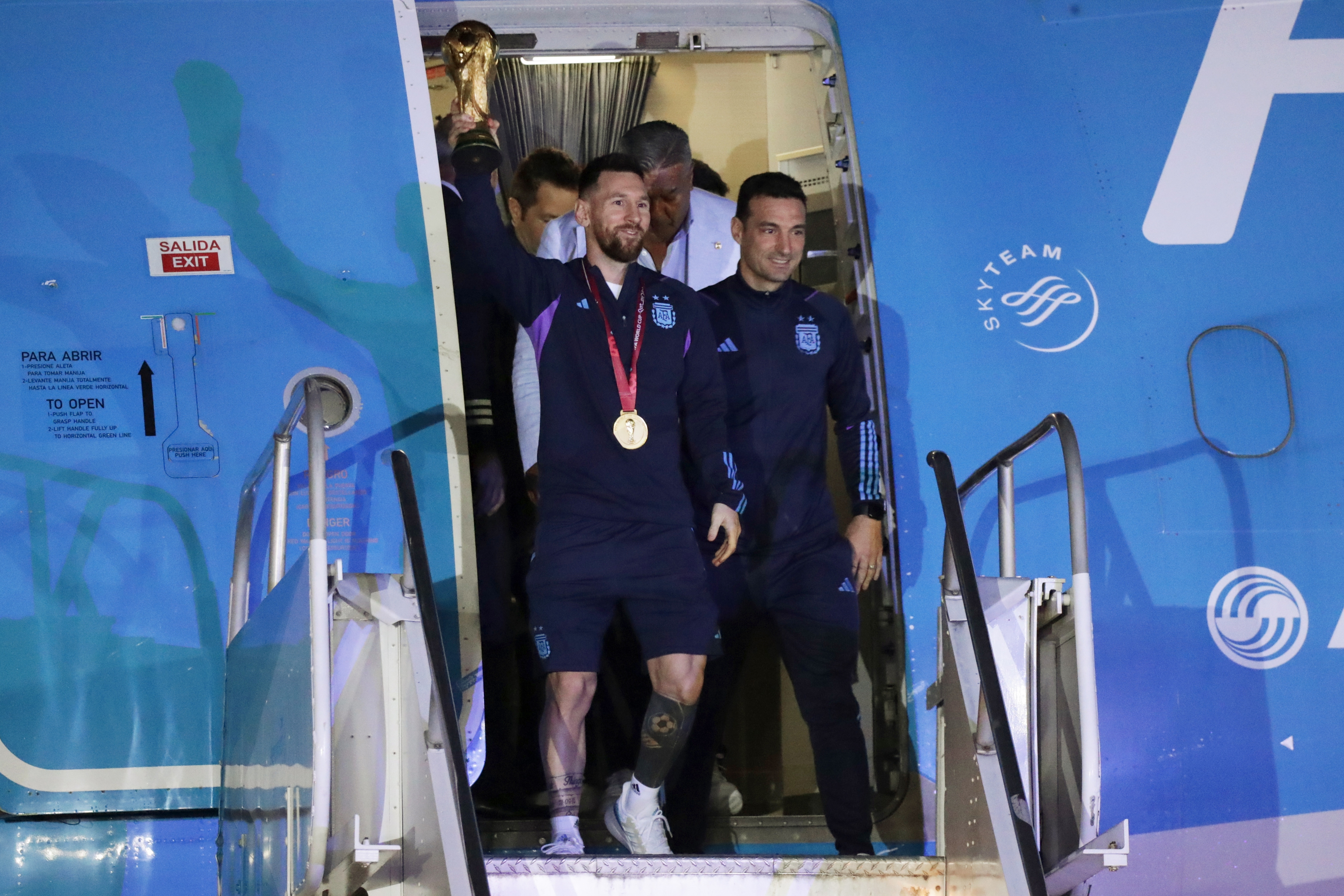 Zi liberă decretată în Argentina, pentru ca oamenii să petreacă alături de campioana mondială. Echipa lui Messi va defila prin Buenos Aires