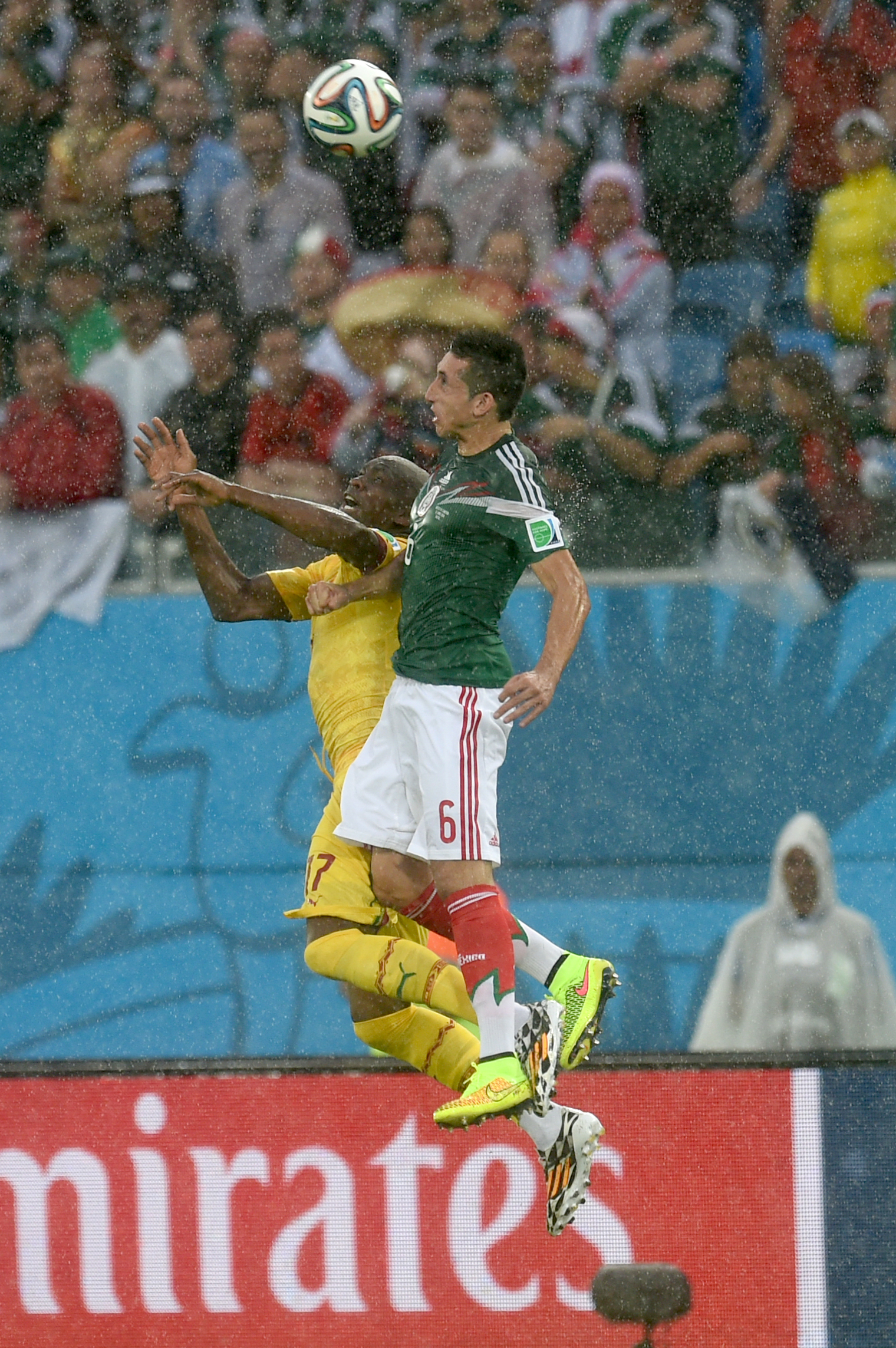 VIDEO / CM 2014: MEXIC - CAMERUN 1-0. Aztecilor li s-au anulat două goluri!