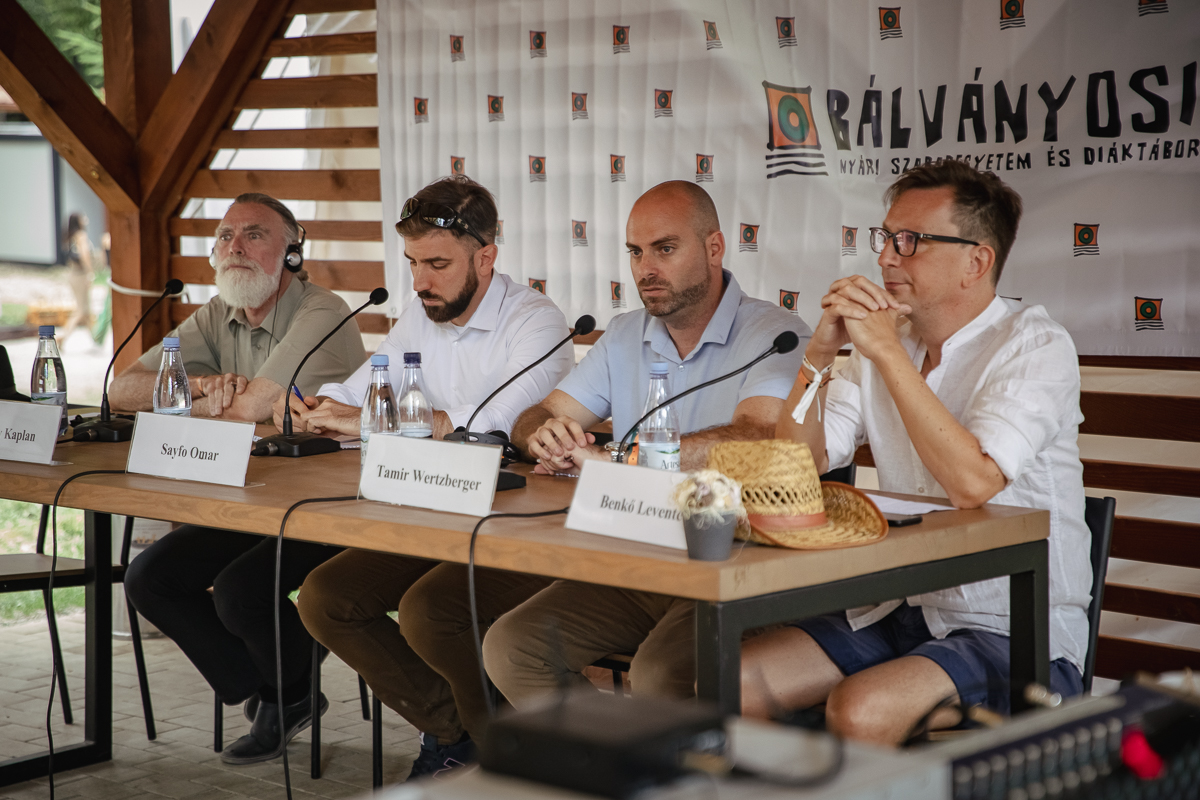 „Rușii practică teroarea și au făcut-o mereu, este natura lor”. Interviu cu un cercetător american care a studiat istoria extremismului în lume
