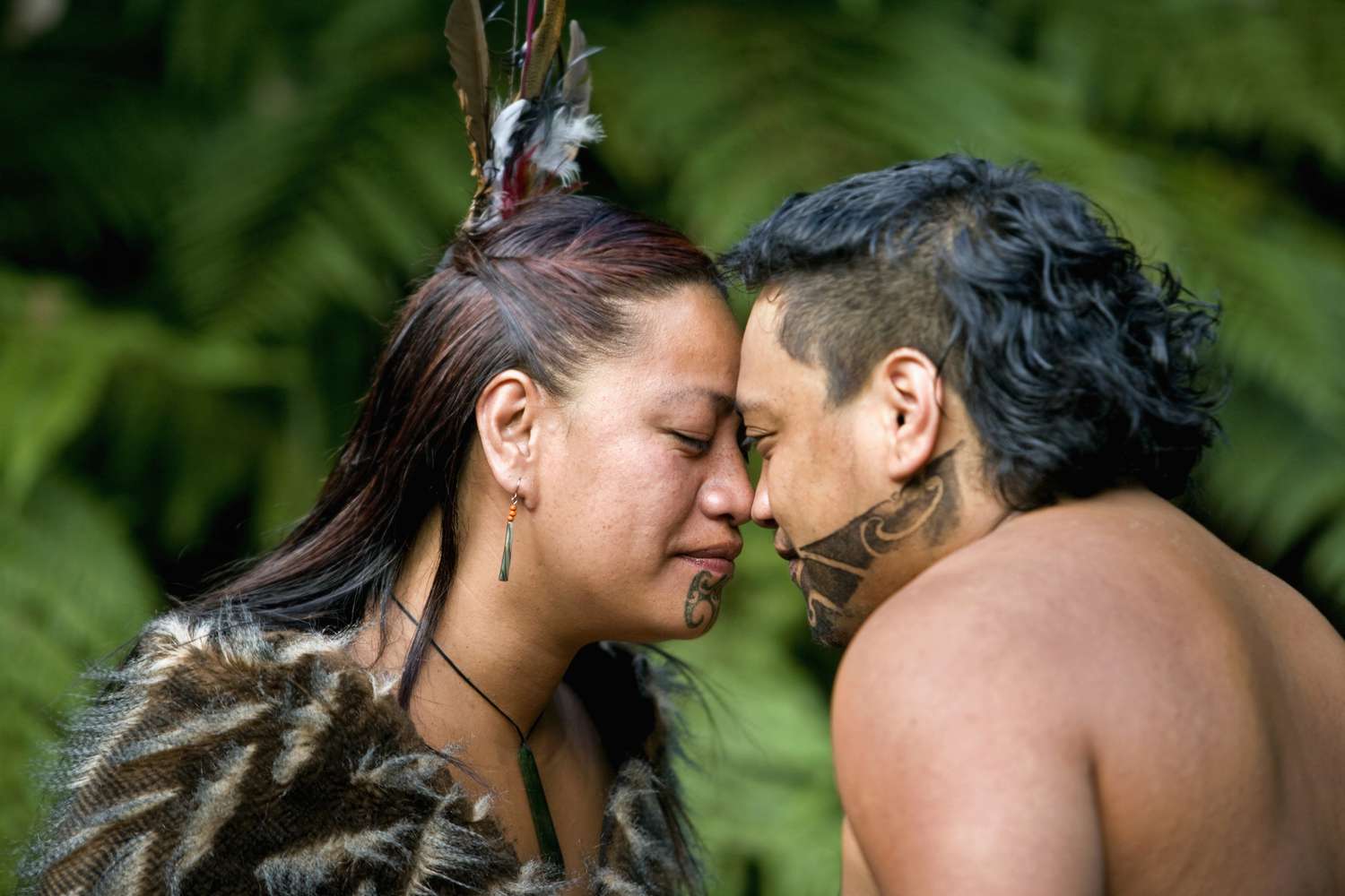 Hongi greeting in New Zealand[GettyImages]