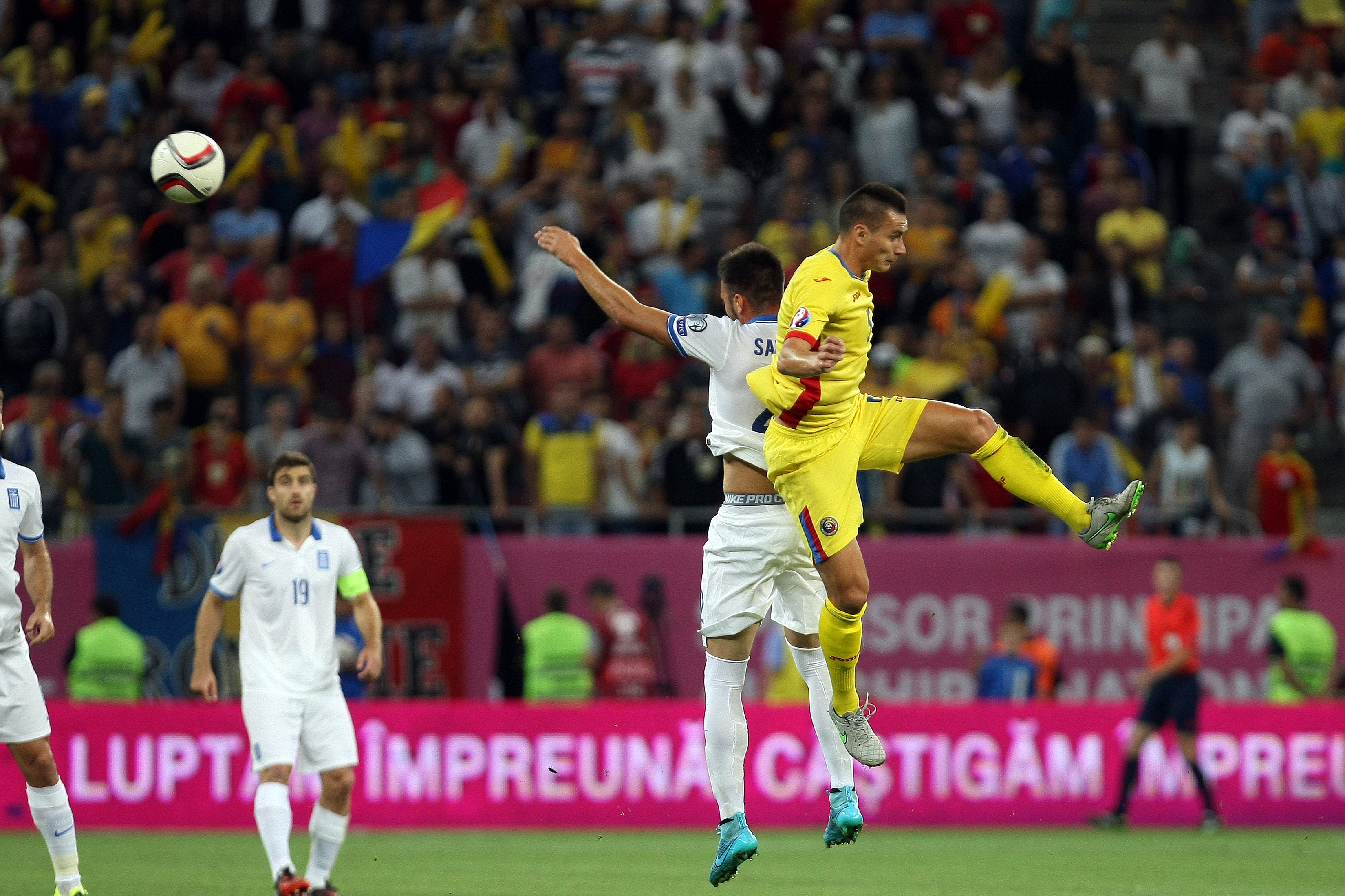 PRELIMINARIILE EURO 2016, ROMÂNIA - GRECIA 0-0. Tricolorii nu au mai găsit calea spre gol din luna martie. Tremurăm în continuare pentru calificare. Elevii lui Iordănescu rămân pe locul 2 în grupă, la trei puncte în faţa Ungariei