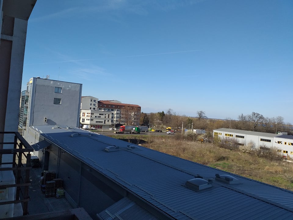 Printre hotelurile cărora li se dau bani ca să găzduiască oamenii în carantină este și Phoenicia Express, care l-a plătit pe Rareș Bogdan pentru imagine