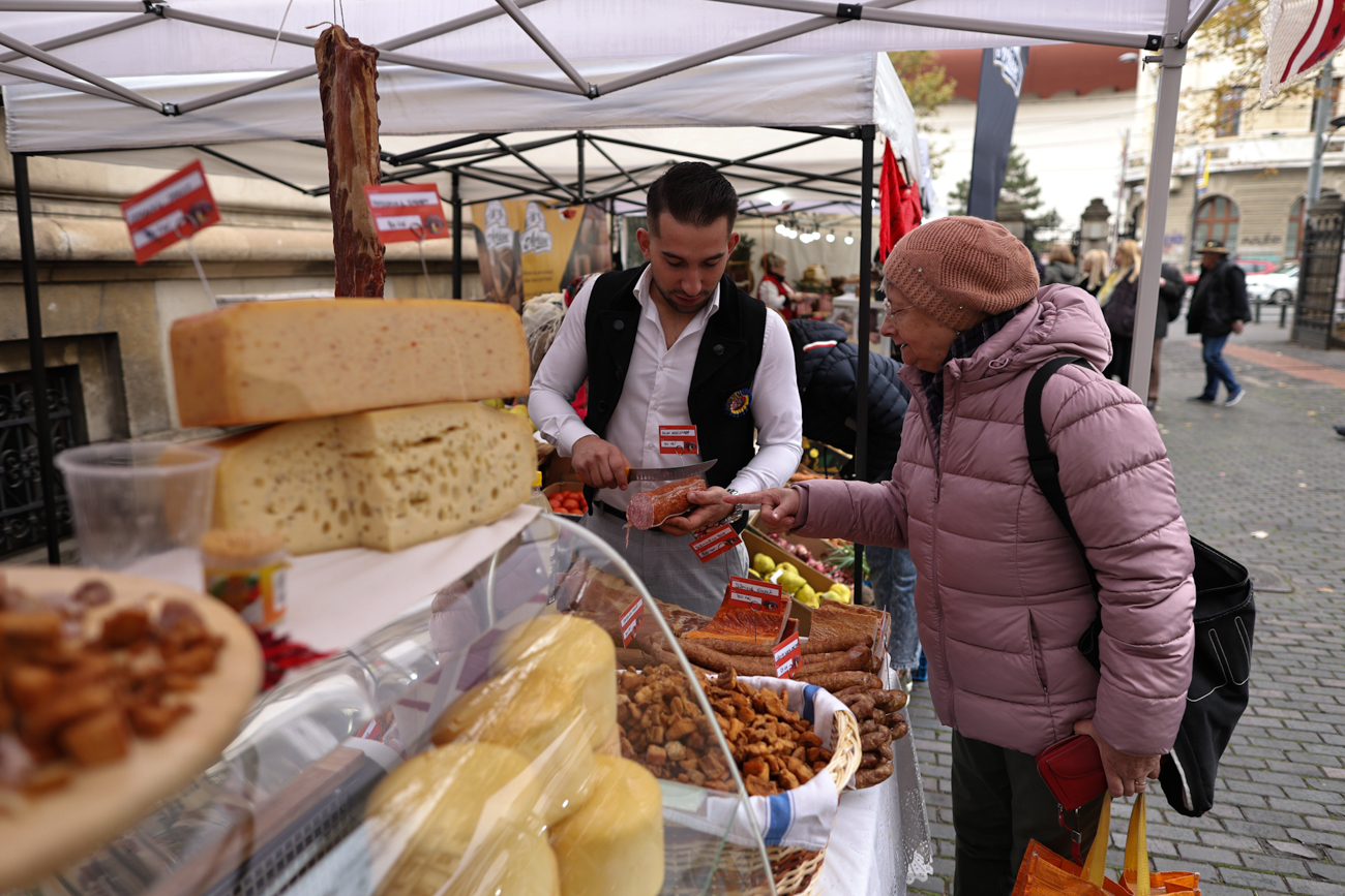 Spectacol culinar în curtea Ministerului Agriculturii. Am vizitat „Târgul de lăsatu’ secului” din București
