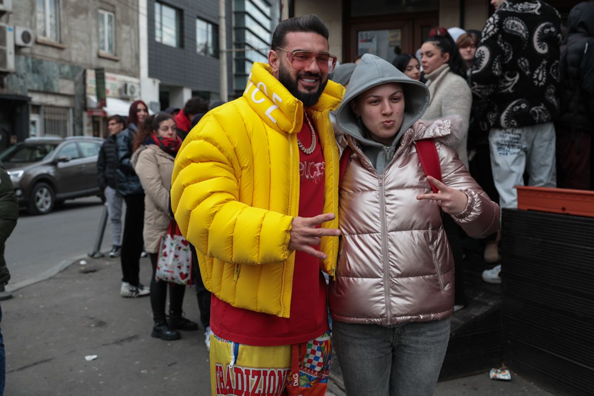 Noi cozi la un fast-food din București, unde Dorian Popa a anunțat că dă șaorma gratis