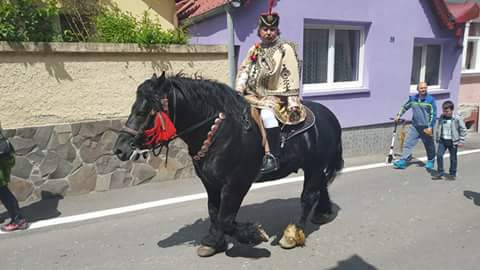 Mii de oameni au asistat la Parada Junilor la Brașov | GALERIE FOTO