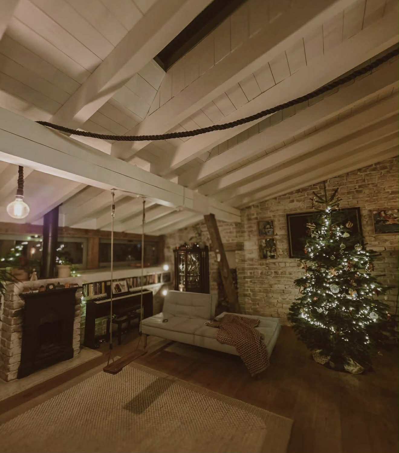 Cum arată bradul natural împodobit de Dana Rogoz și copiii ei: „Abia așteptam momentul”. E atmosferă de sărbătoare în casa vedetei