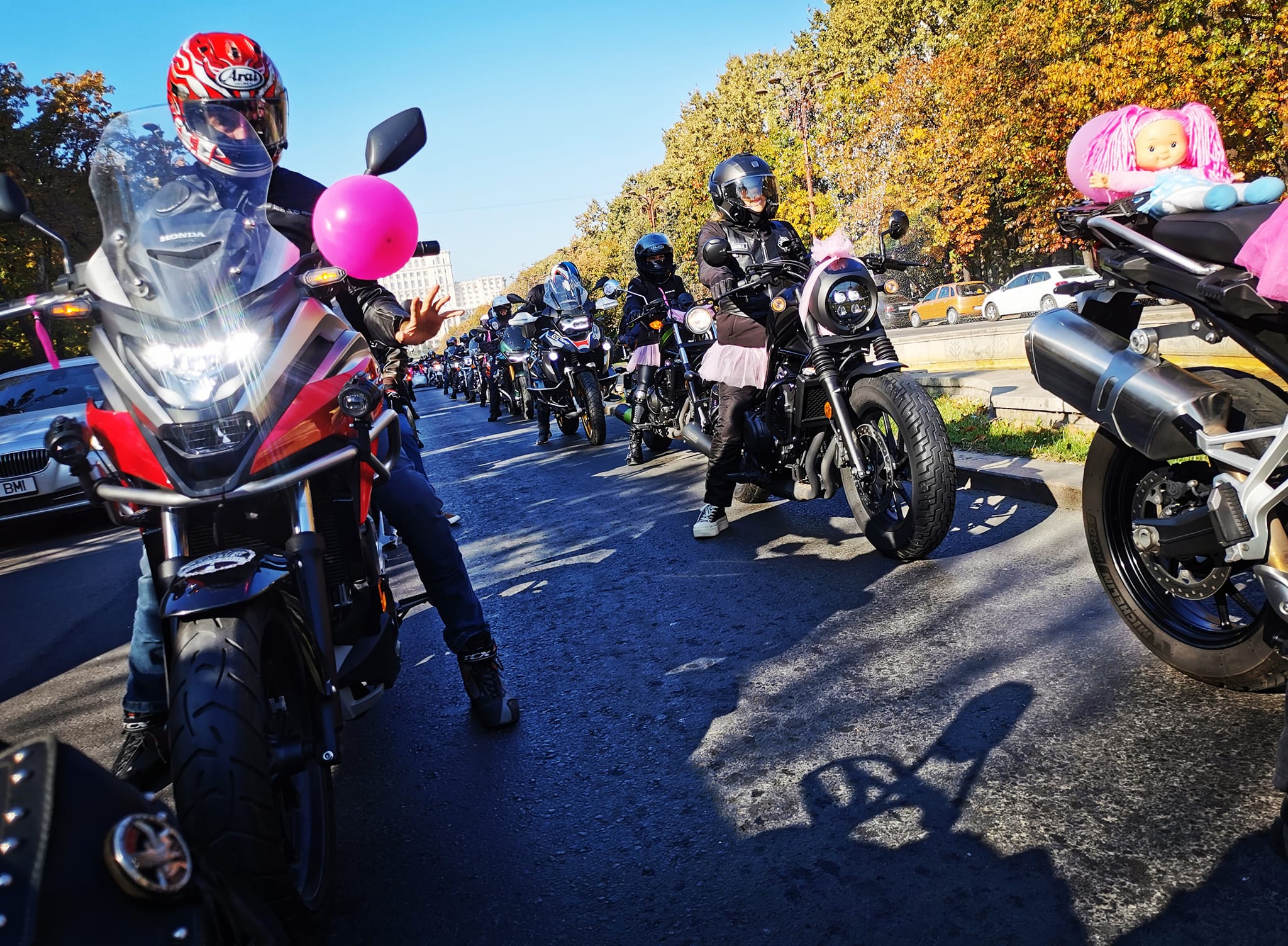 Marşuri moto Pink Ride în Bucureşti şi Cluj-Napoca, pentru conștientizarea precoce a cancerului de sân