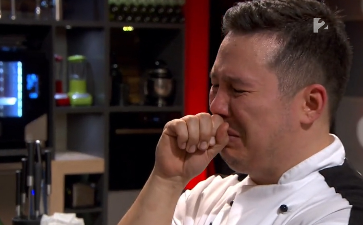 Adás előtt derült ki: mentőt kellett hívni a Séfek séfe stúdiójához, több versenyző sírva fakadt a történtek miatt