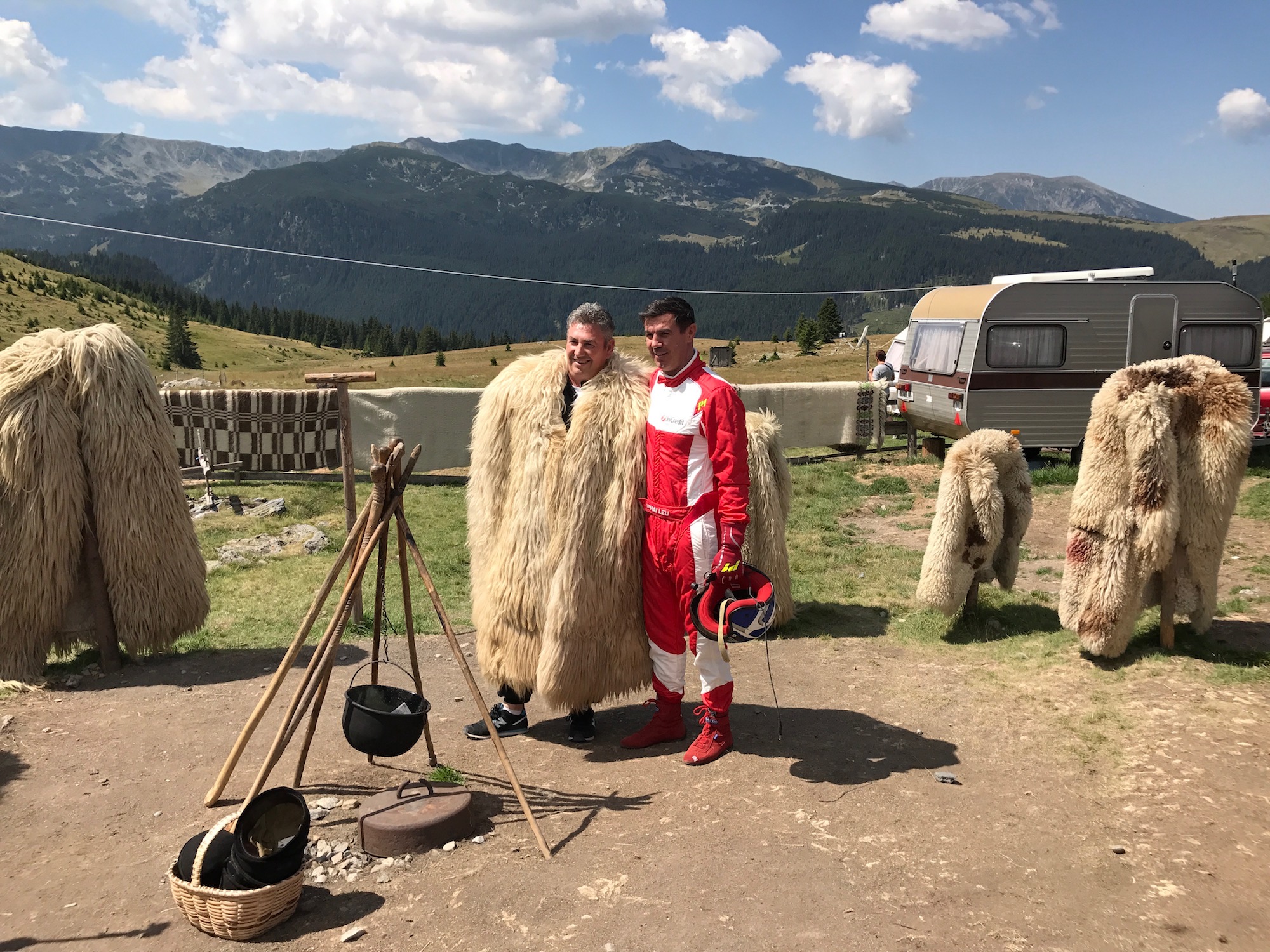 Mihai Leu, clipe inedite la volan! A condus cu o... ciobăniță!!! / FOTO