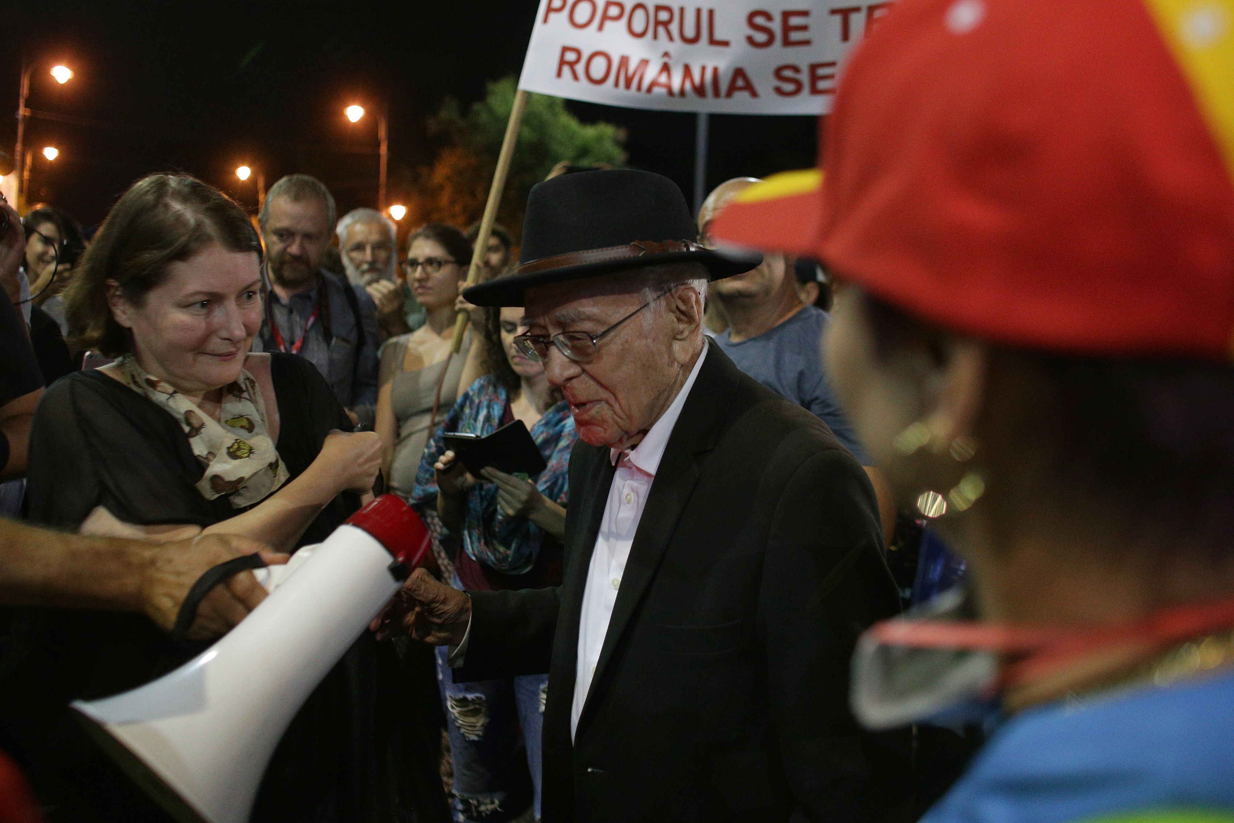 Povestea de dragoste dintre Mihai Șora și Luiza Palanciuc, cu 56 de ani mai tânără decât el. S-au căsătorit în 2014