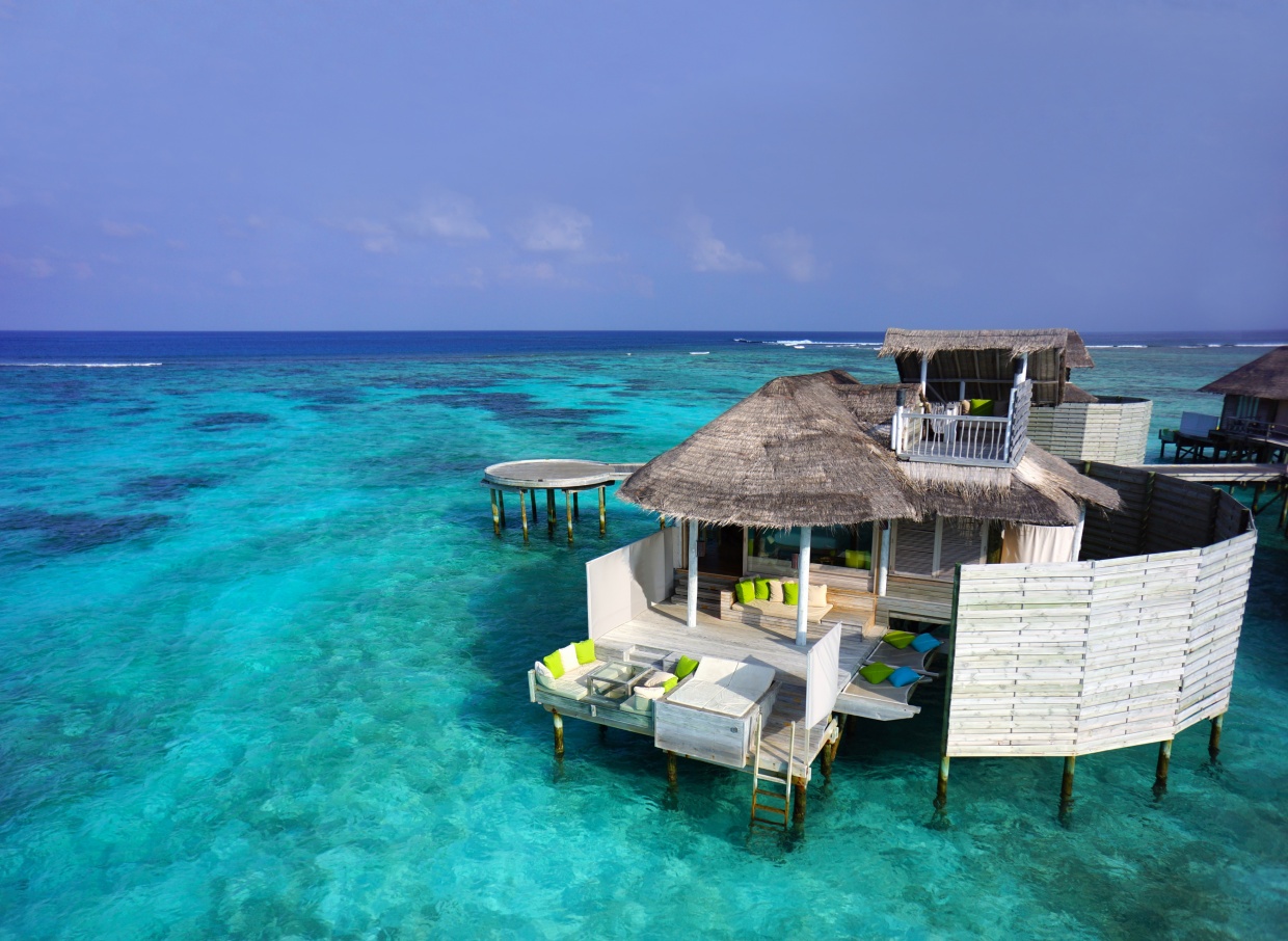 EXCLUSIV | Cătălin Botezatu, cină contra cronometru în Maldive. A mâncat pe fugă să nu se scufunde insula