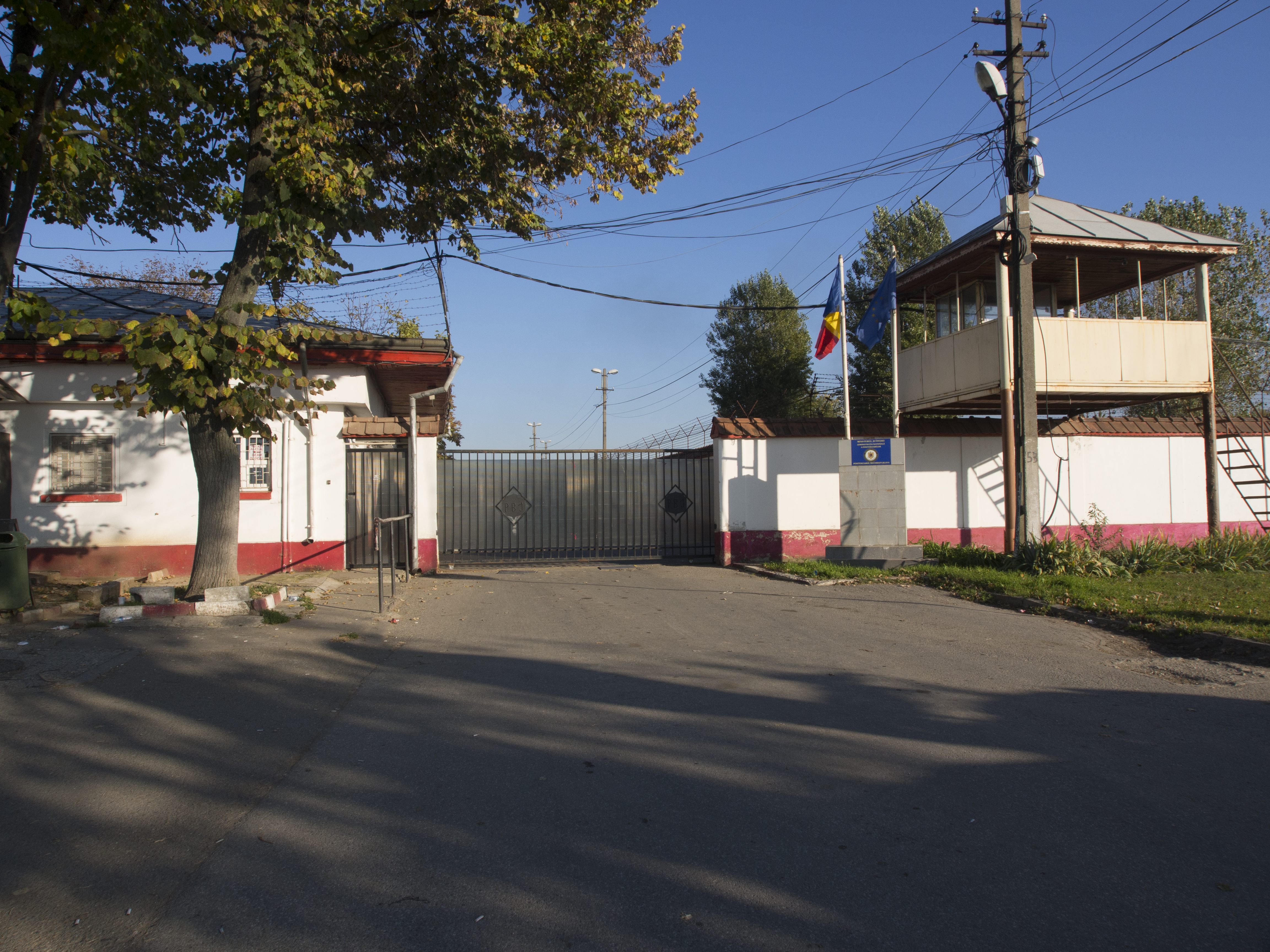 GICĂ POPESCU ESTE LIBER! Primele declarații ale fostului căpitan al naționalei: ”A fost cea mai grea perioadă din viața mea. Primul lucru pe care îl voi face, voi merge la mormântul tatălui meu!”. Judecătorii de la Tribunalul Ilfov au decis astăzi că fostul internațional merită să fie eliberat condiționat. “Baciul” a fost așteptat de soție și de cei doi copii, la ieșirea din Penitenciarul Jilava / GALERIE FOTO & VIDEO
