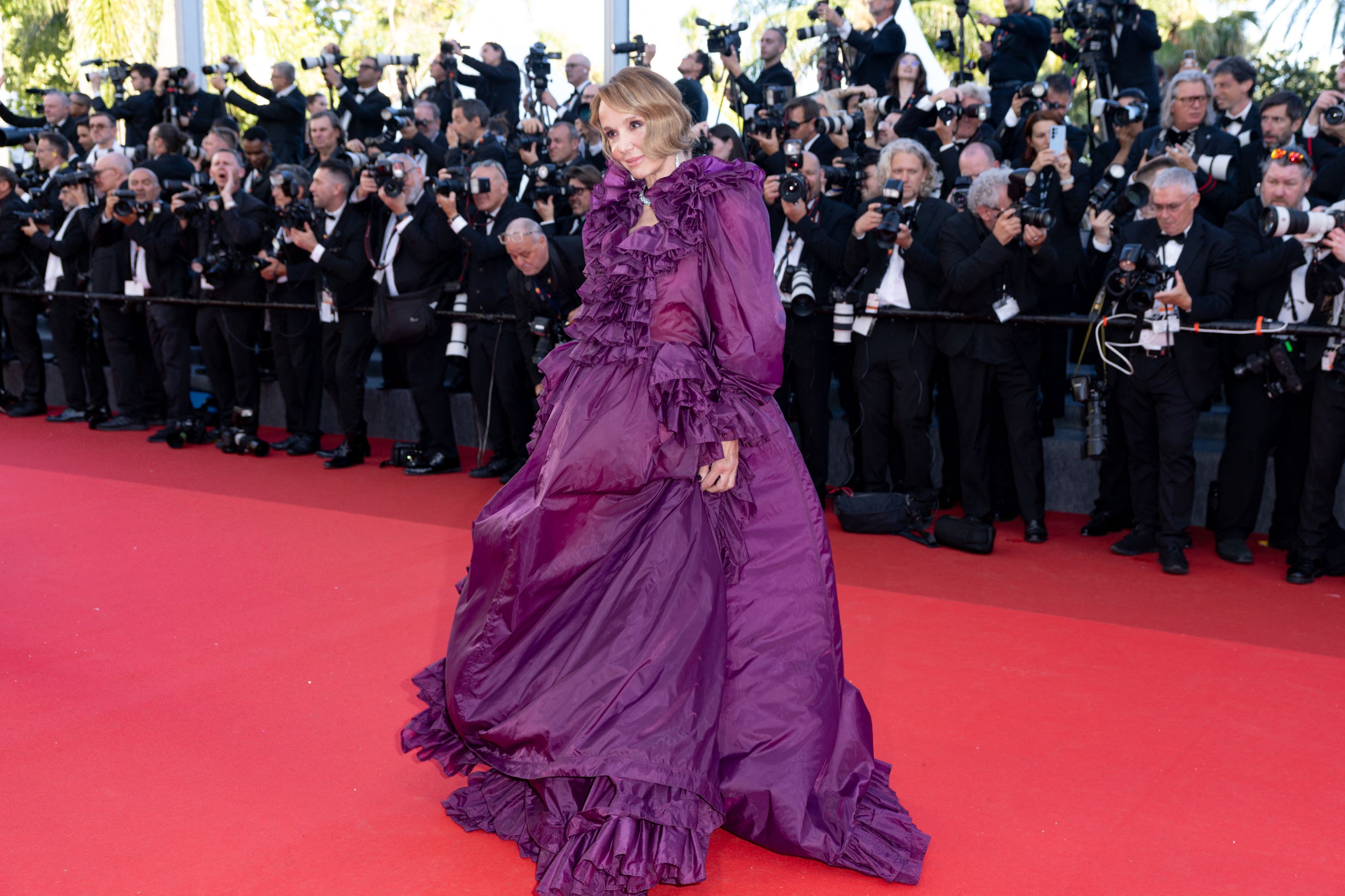 Vedete pe covorul roșu la Festivalul de Film de la Cannes 2026. Apariții spectaculoase în prima zi a evenimentului