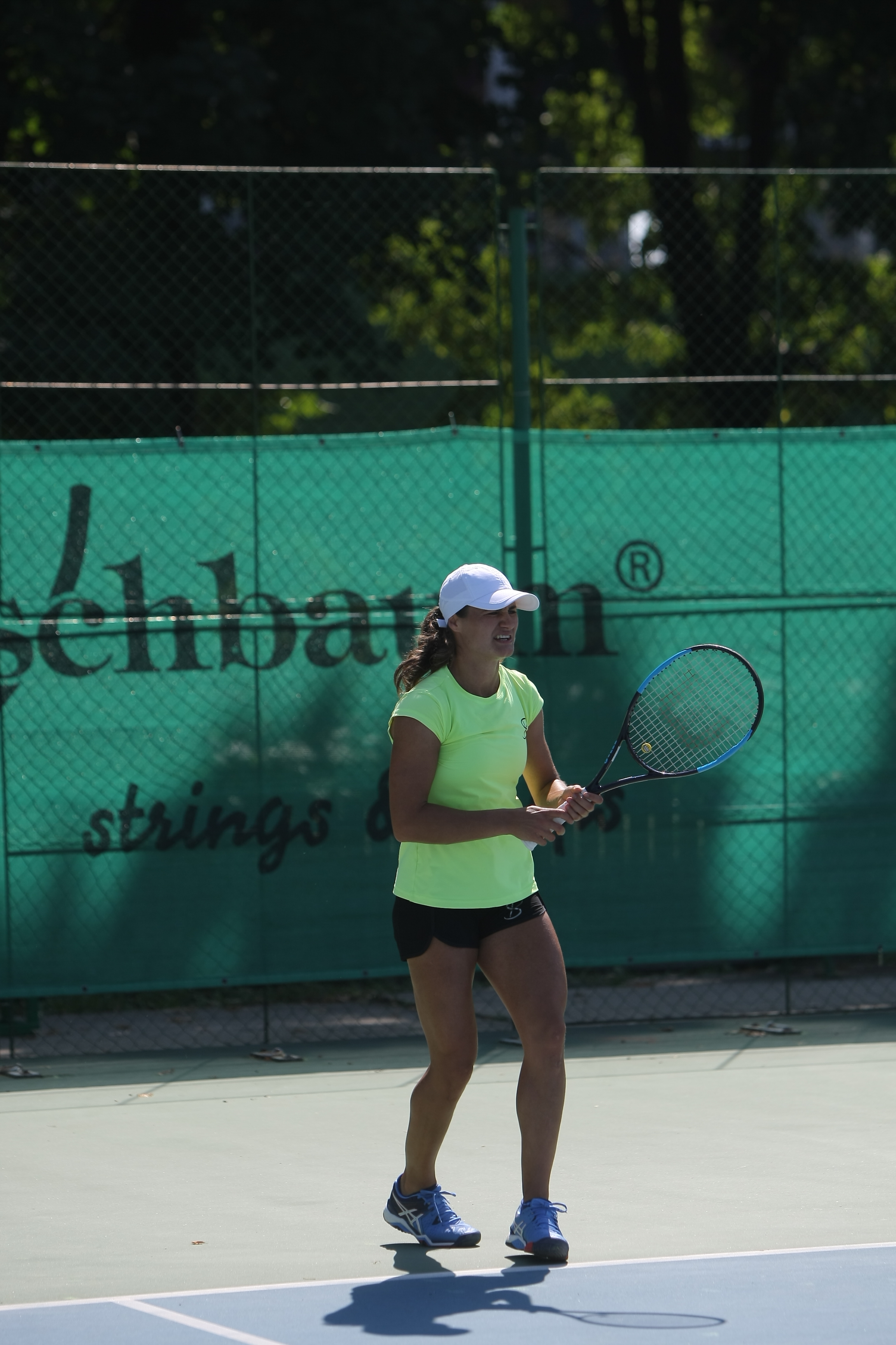 Sorana Cîrstea și Irina Begu conduc mașini de zeci de mii de euro. Fete de milioane cu bolizi în dotare! GALERIE FOTO