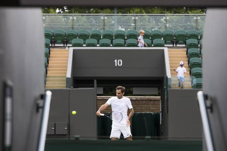 Roger Federer i-a adus la antrenament pe gemenii Leo și Lenny. Elvețianul a renunțat la Nike / GALERIE FOTO