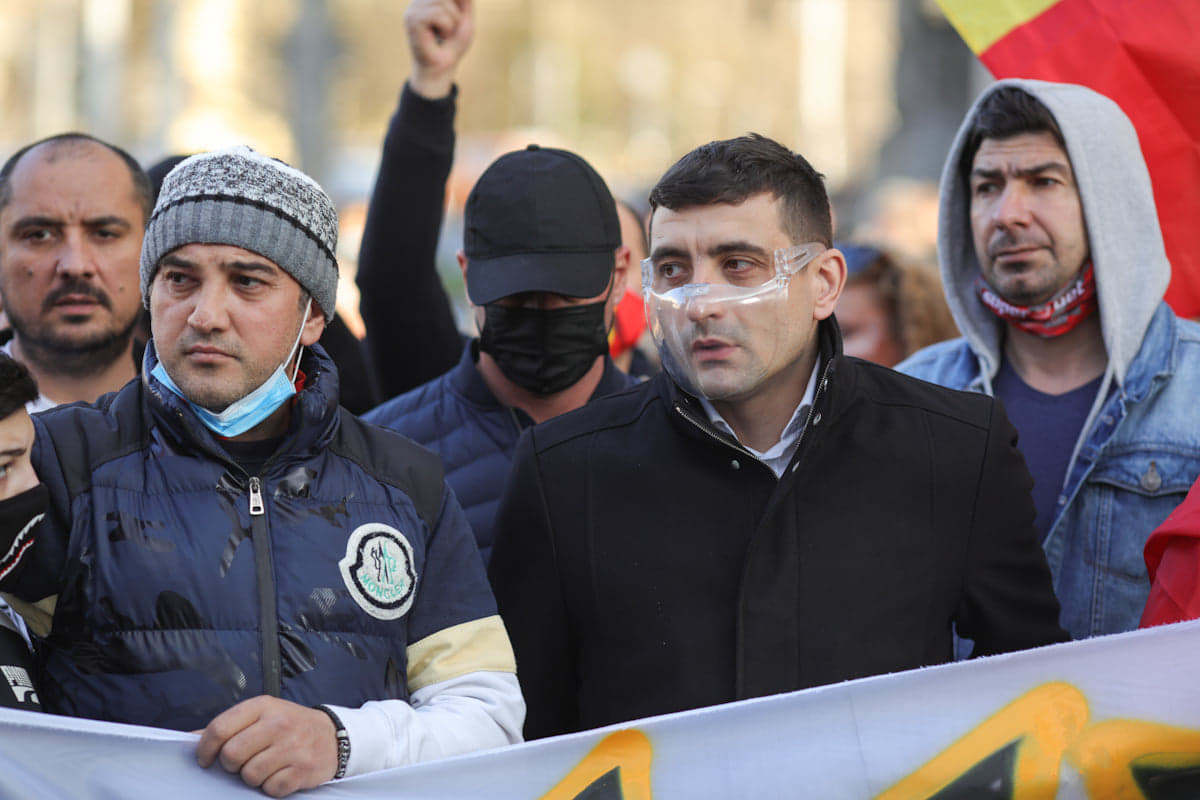 Protestul anti-restricții din Capitală, încheiat cu violențe și arestări. Manifestații și în alte orașe din țară