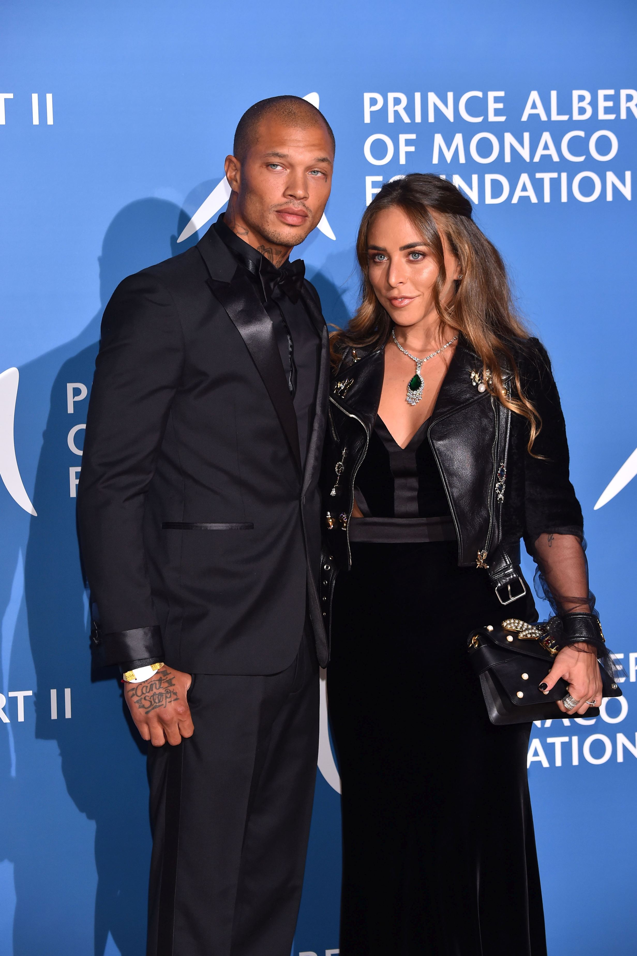 Jeremy Meeks, numit "cel mai sexy infractor din lume", ar urma să se însoare în curând. Iubita lui este fiica unui miliardar britanic