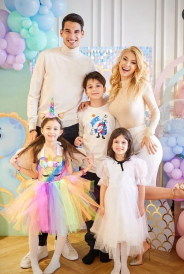 Cum se înțelege Andreea Bălan cu Irina, fosta parteneră a lui Victor Cornea: „Suntem o familie mare”. Sportivul are un băiat cu ea