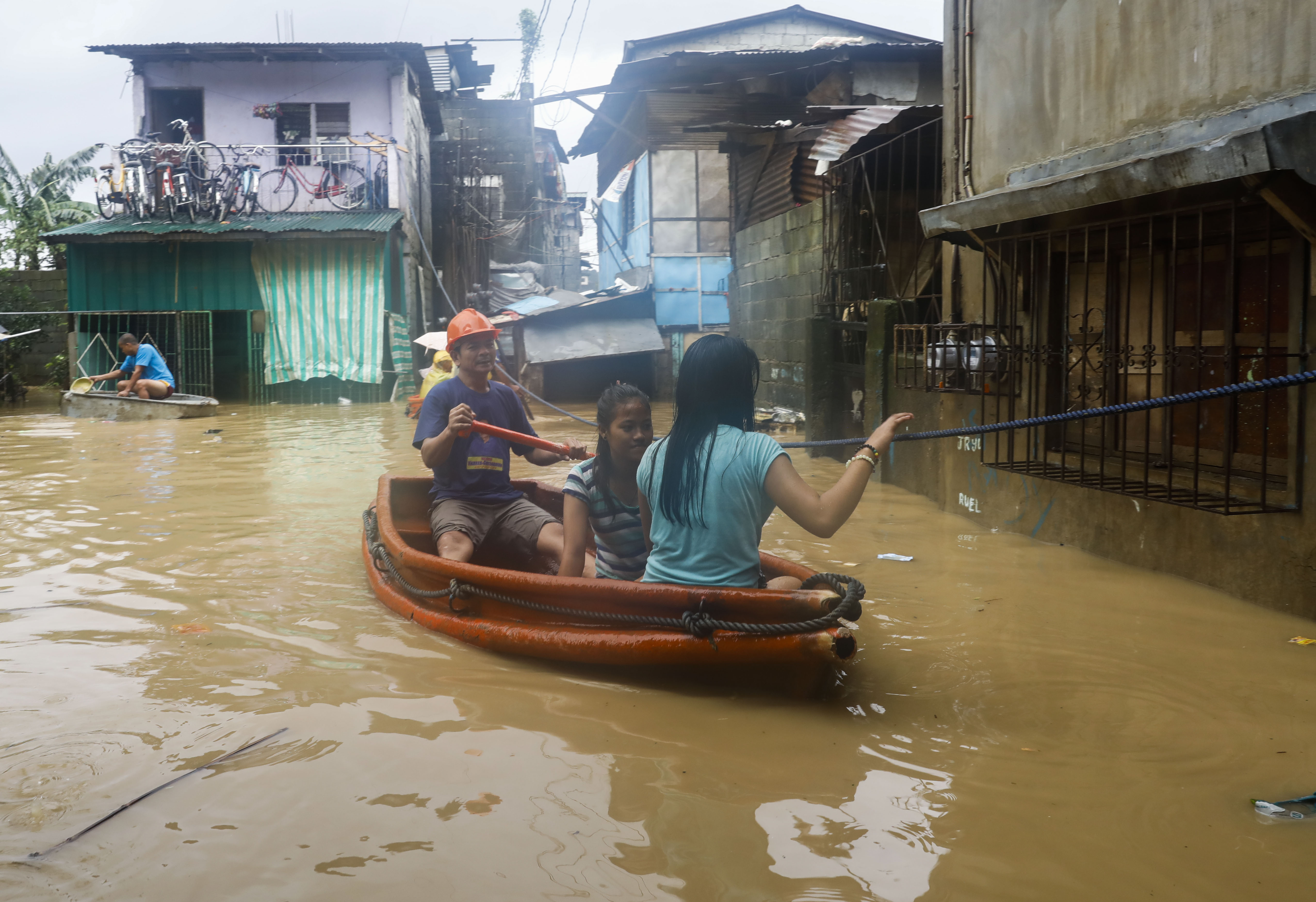 GALERIE FOTO| Cel puțin 14 persoane au murit în Filipine din cauza taifunului Mangkhut