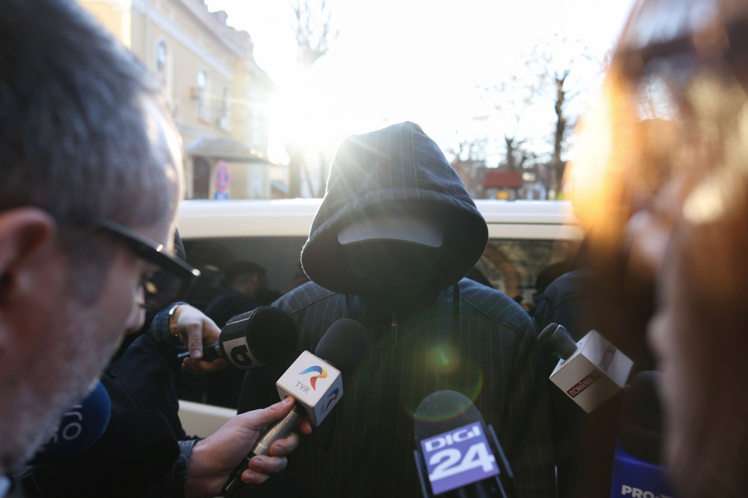 Bogdan Peșchir a încercat să își ascundă fața, dar nu a reușit. Primele imagini cu bogpr, finanțatorul lui Călin Georgescu, după 4 luni de la dezvăluirile SRI