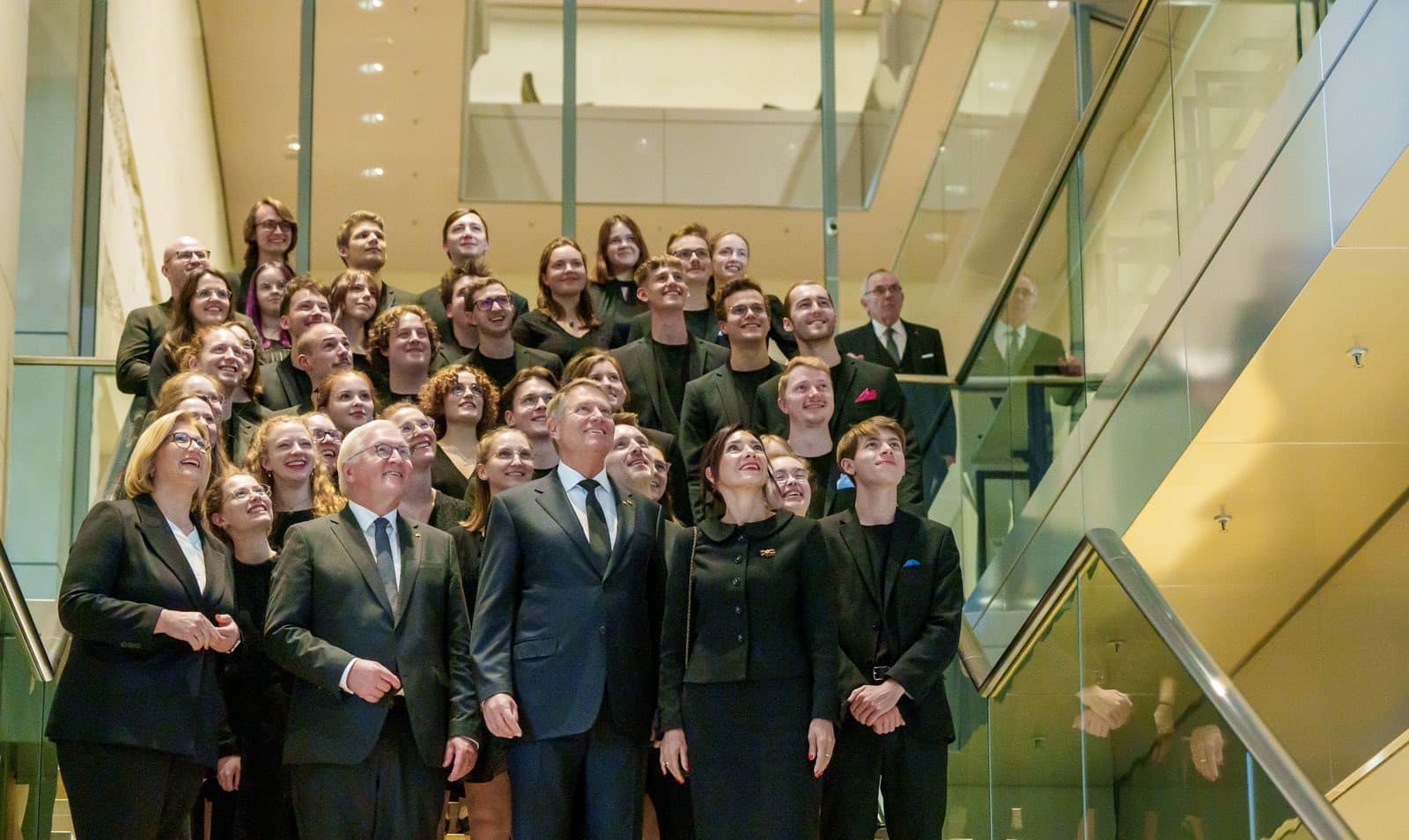 Ținuta purtată de Carmen Iohannis la vizita oficială în Germania alături de Klaus Iohannis. A ales un creator de modă român