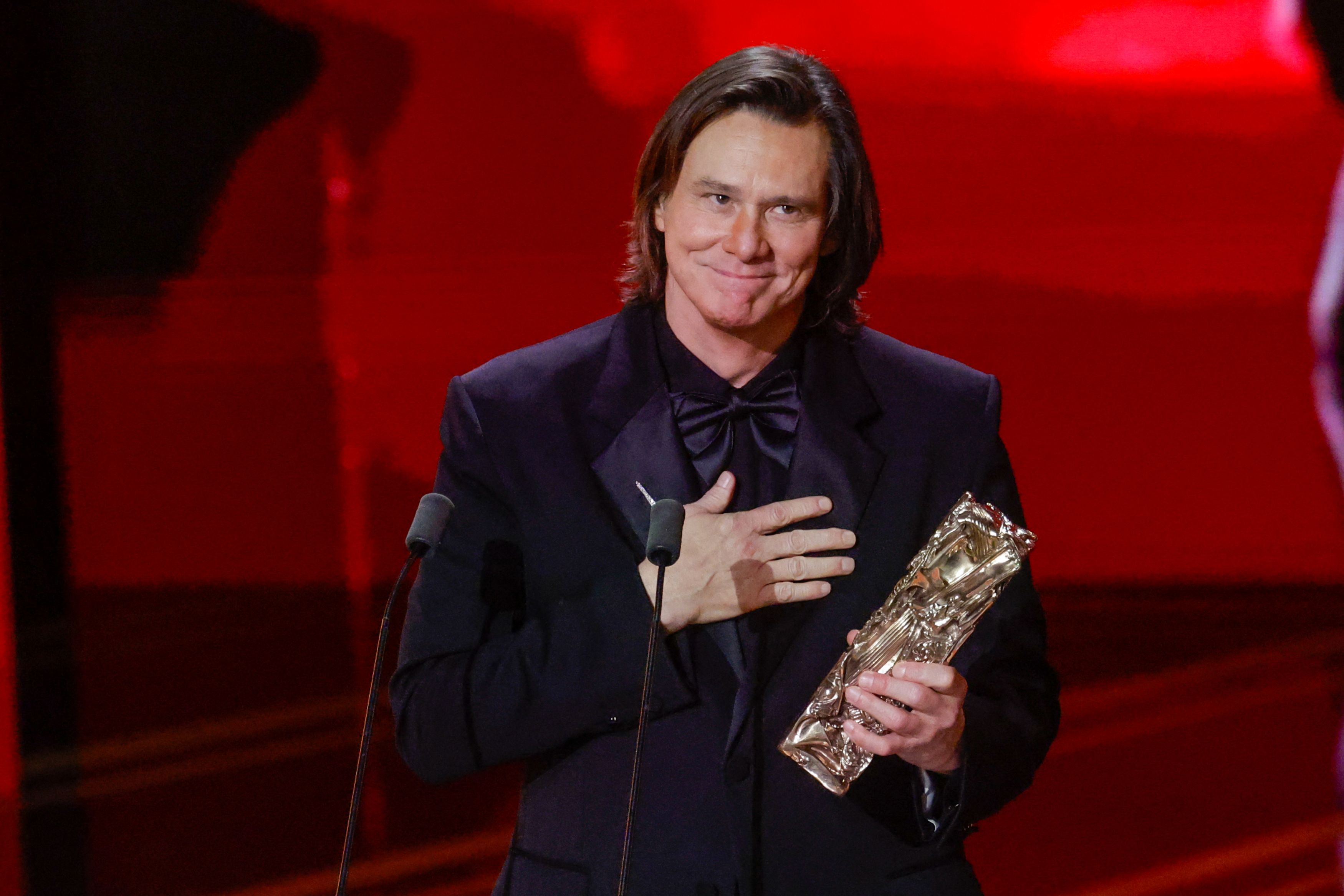 Jim Carrey, de nerecunoscut în Franța: „Toți spun că e clonă! I-au făcut ceva sau nu e el”. Apariție rară alături de iubită