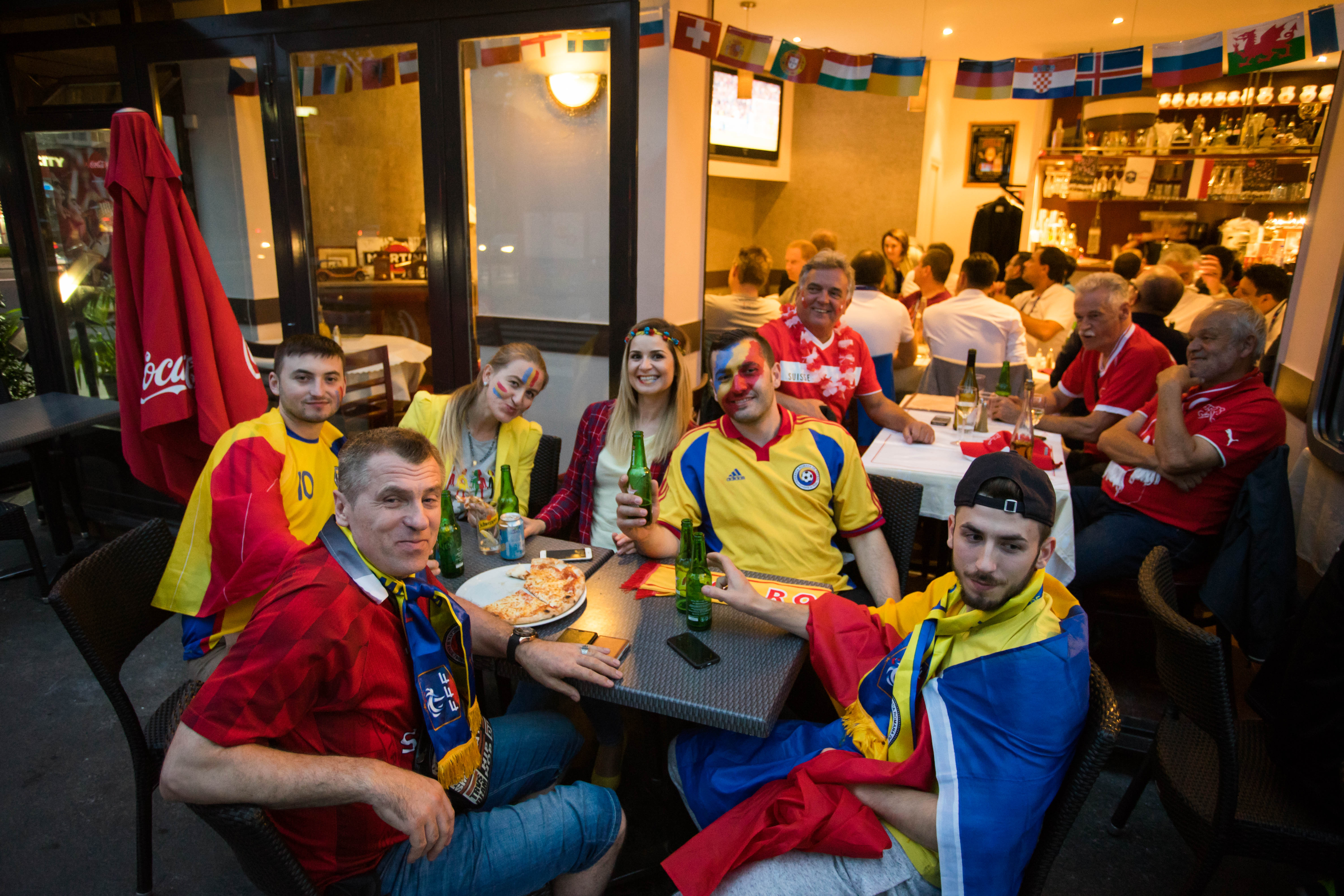 Euro 2016. Suporterii naționalei României s-au declarat nemulțumiți de jocul tricolorilor cu Elveția VIDEO EXCLUSIV