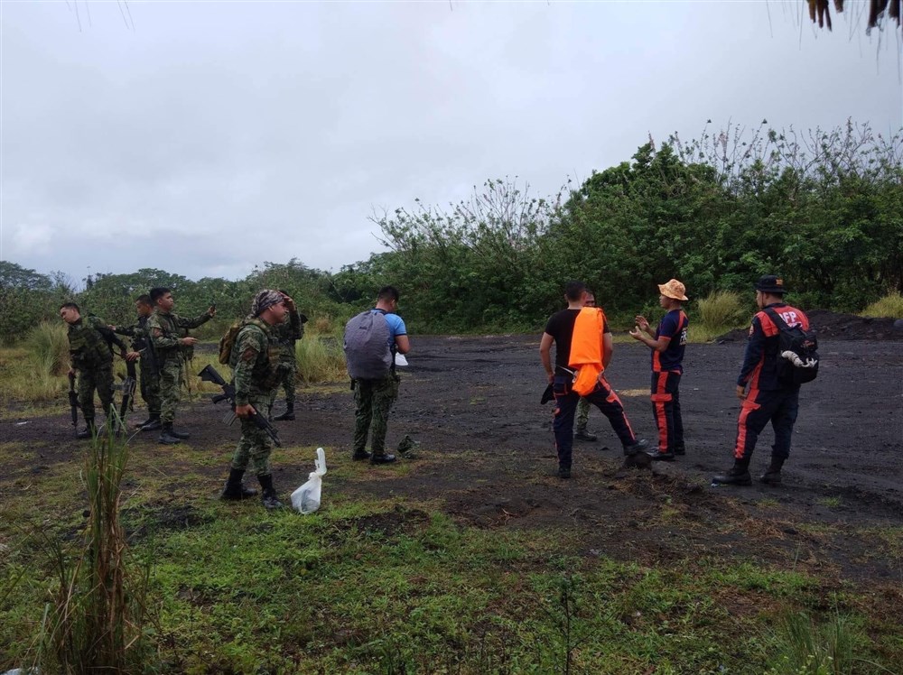 Doi australieni, căutați de autoritățile din Filipine după ce avionul lor a dispărut deasupra unui vulcan