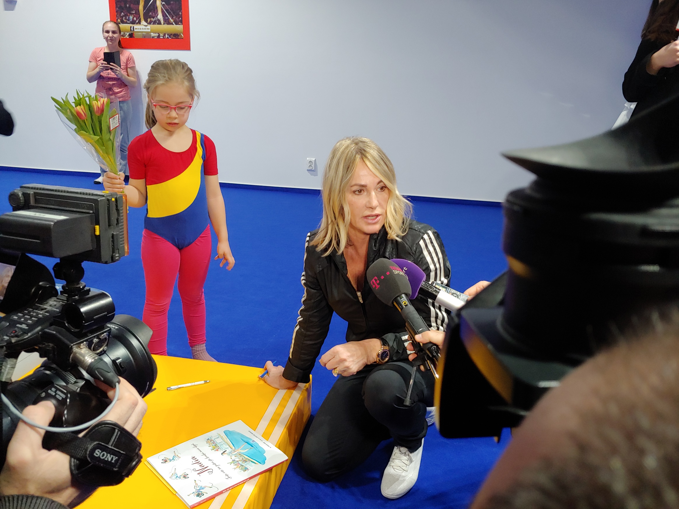 Imagini emoționante cu Nadia Comăneci la sala e gimnastică din Otopeni. Cât costă să-ți duci copilul la GymNadia