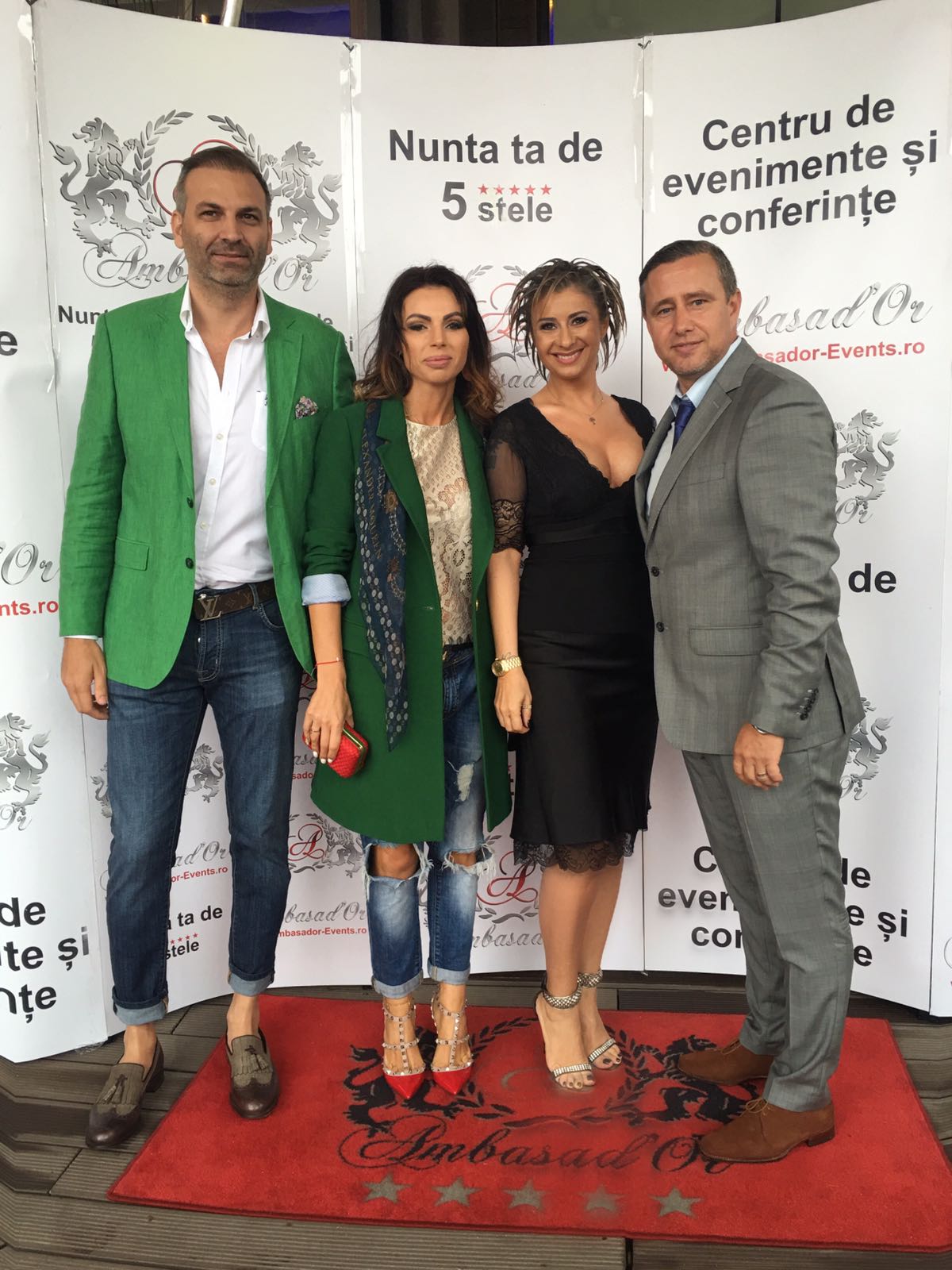FOTOGRAFII EXCLUSIVE! Cum a apărut Andreea Tonciu la cheful de pomină al nașului ei