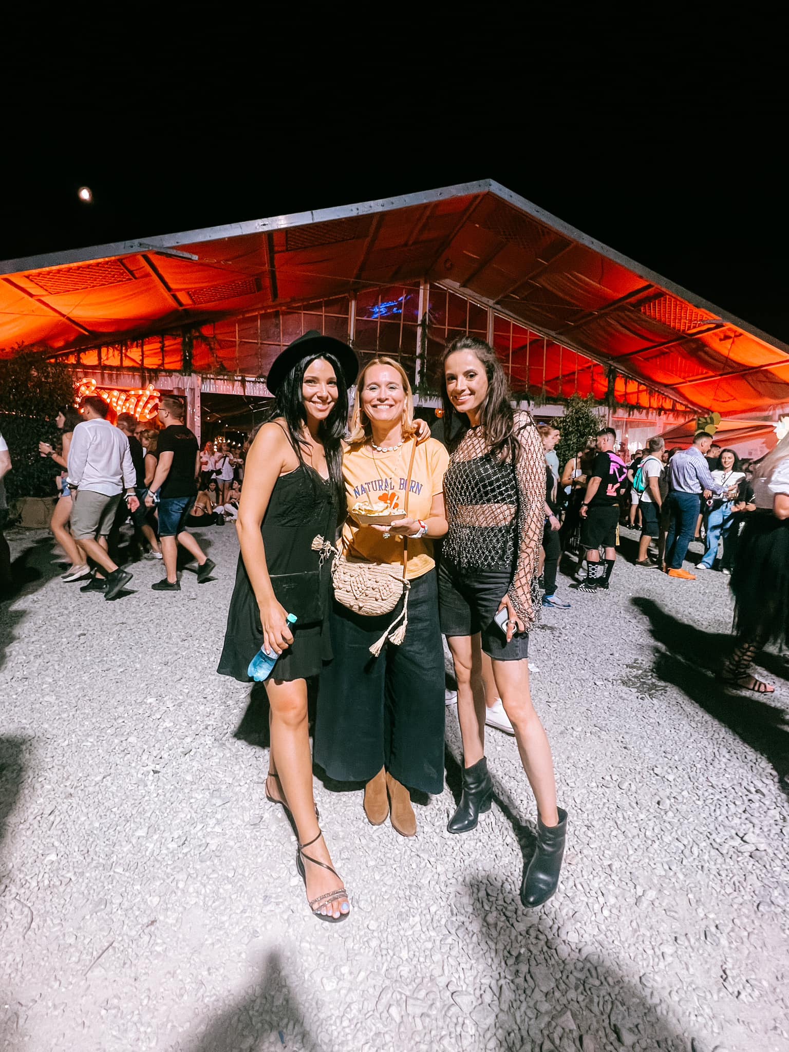 Cum au apărut vedetele Pro TV la Untold 2023. Andreea Esca, din nou în postura de DJ alături de Otravă