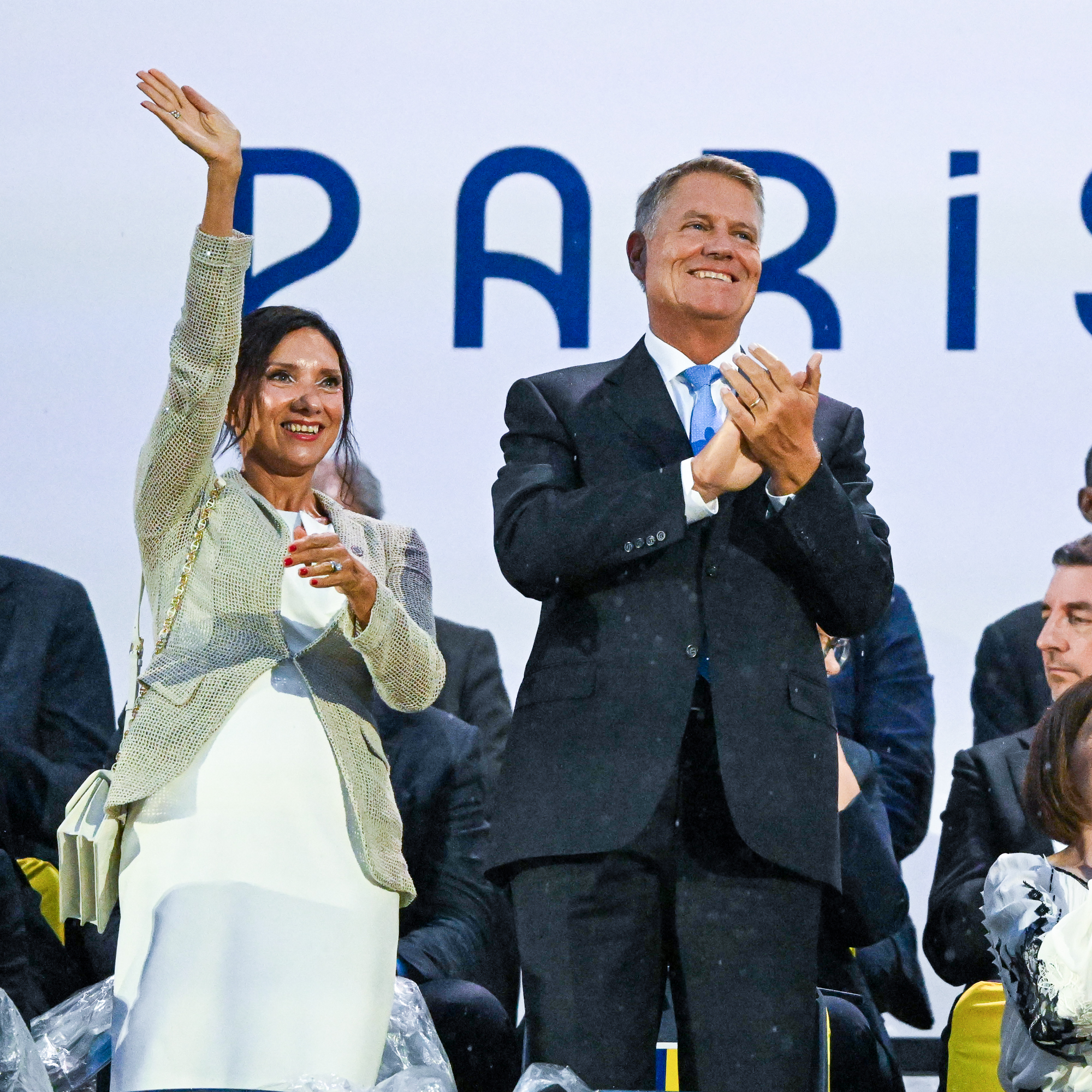 Dana Budeanu a criticat ținuta purtată de Carmen Iohannis la ceremonia de inaugurare a Jocurilor Olimpice de la Paris: „Cum este posibil așa ceva de 10 ani?”