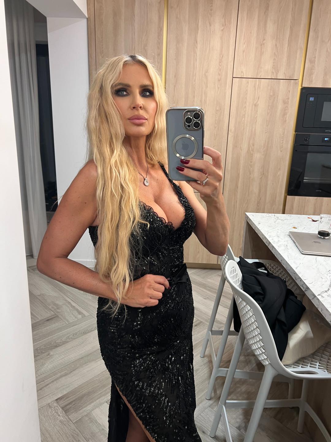 Andreea Bănică iese la atac! Pe cine nu are cântăreața la suflet: „Stai în online și dai sfaturi de mamă, că le știm pe toate”