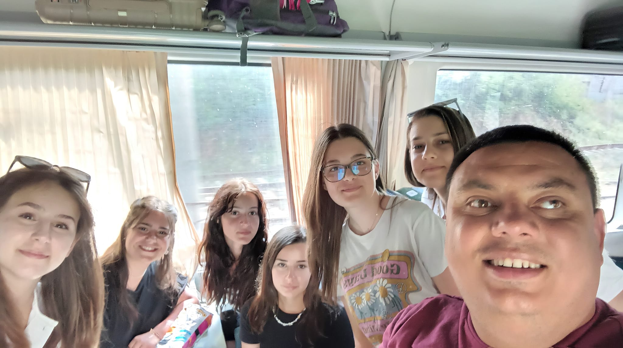Profesorul din Ploiești care și-a dus elevii de 10 la mare. „Le cer doar să facă și ei la fel pentru altcineva, când vor fi pe picioarele lor”