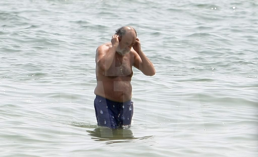 Surfer-Țiri! Miliardar la apă! Fostul jucător de tenis Ion Țiriac s-a bălăcit după decenii pe litoralul românesc. Atunci, mergea la mare cu singura lui soție | FOTO