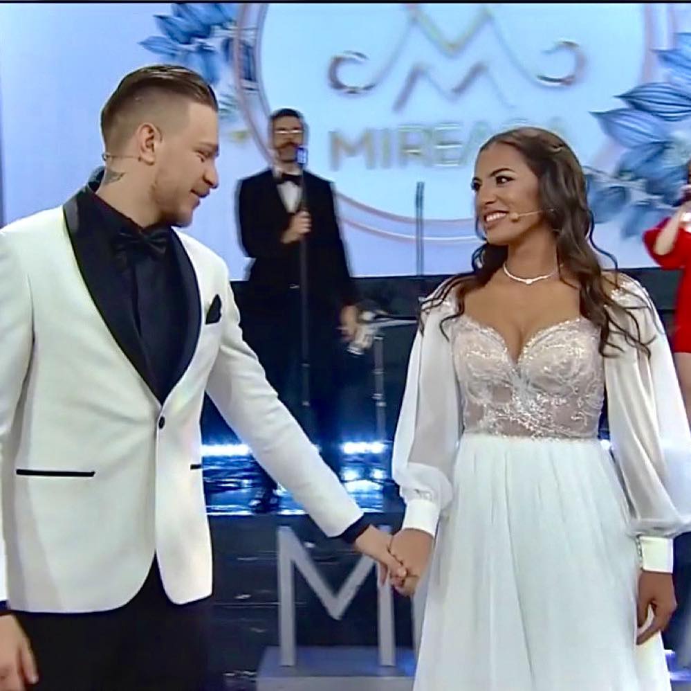 „Mireasa. Direct din culise”, noua emisiune de la Antena Stars. Cine e Raluca Preda, prezentatoarea show-ului