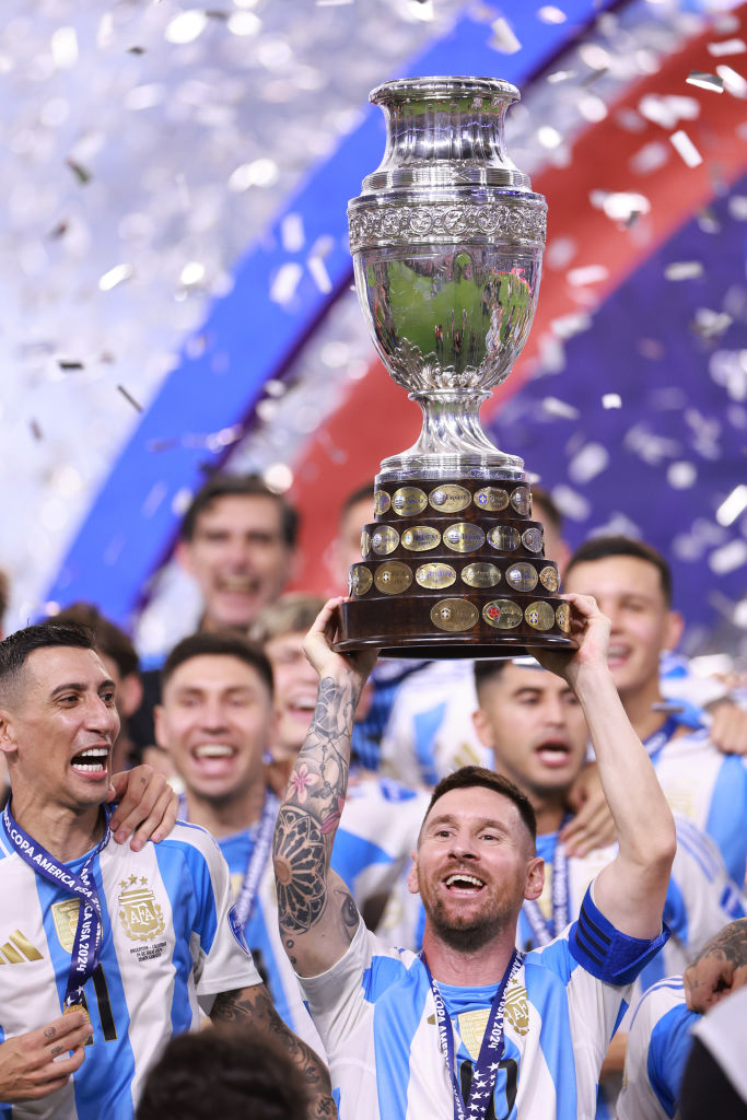 La 39 de ani, Lionel Messi dă trei goluri la Cupa Mondială în al 200-lea meci pentru națională. Care sunt recordurile fabuloase care îl plasează între zeii fotbalului