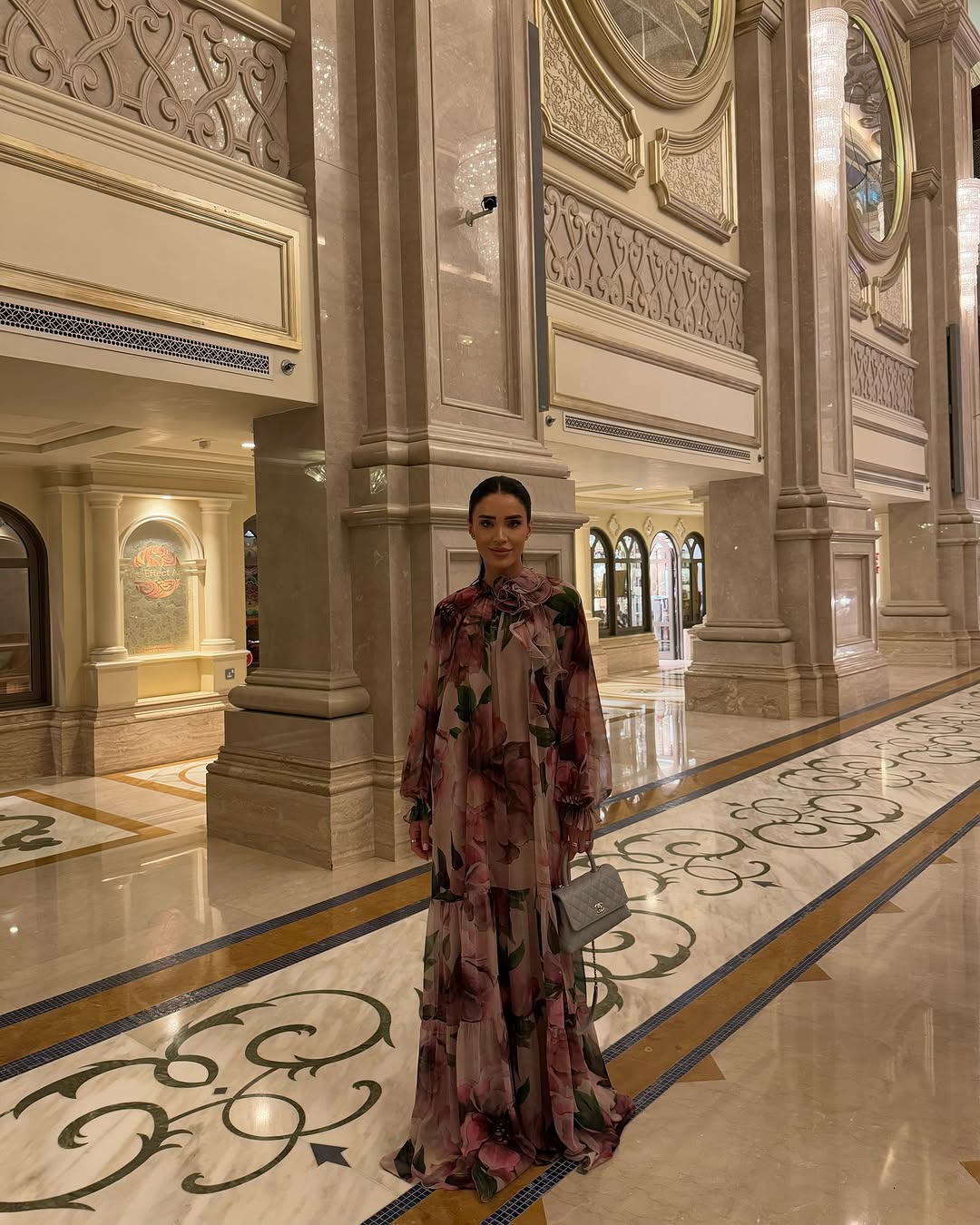 Ce a pățit Adelina Pestrițu după ce a comandat pe internet un fluture imens pentru bradul de Crăciun: „Și suntem în iunie”