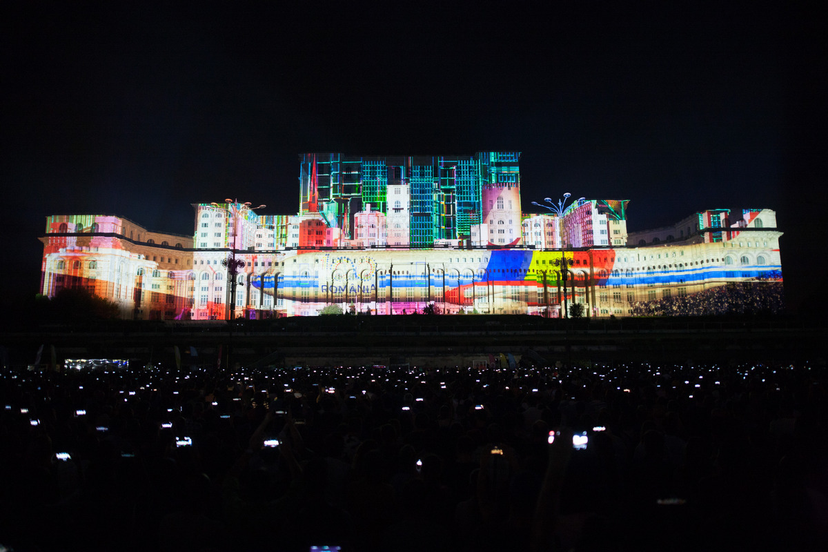iMapp Bucharest 2021, evenimentul care luminează sâmbătă Palatul Parlamentului. Care e programul