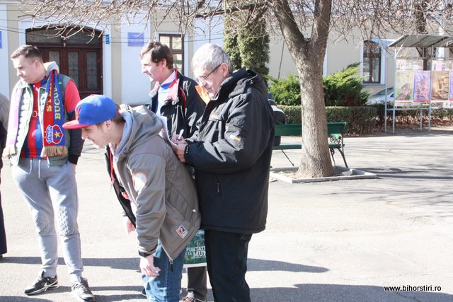 Revoluția roș-albastră s-a transformat într-un adevărat fiasco. Cei mai mulți s-au strâns la Oradea: 20 de suporteri | GALERIE FOTO & VIDEO
