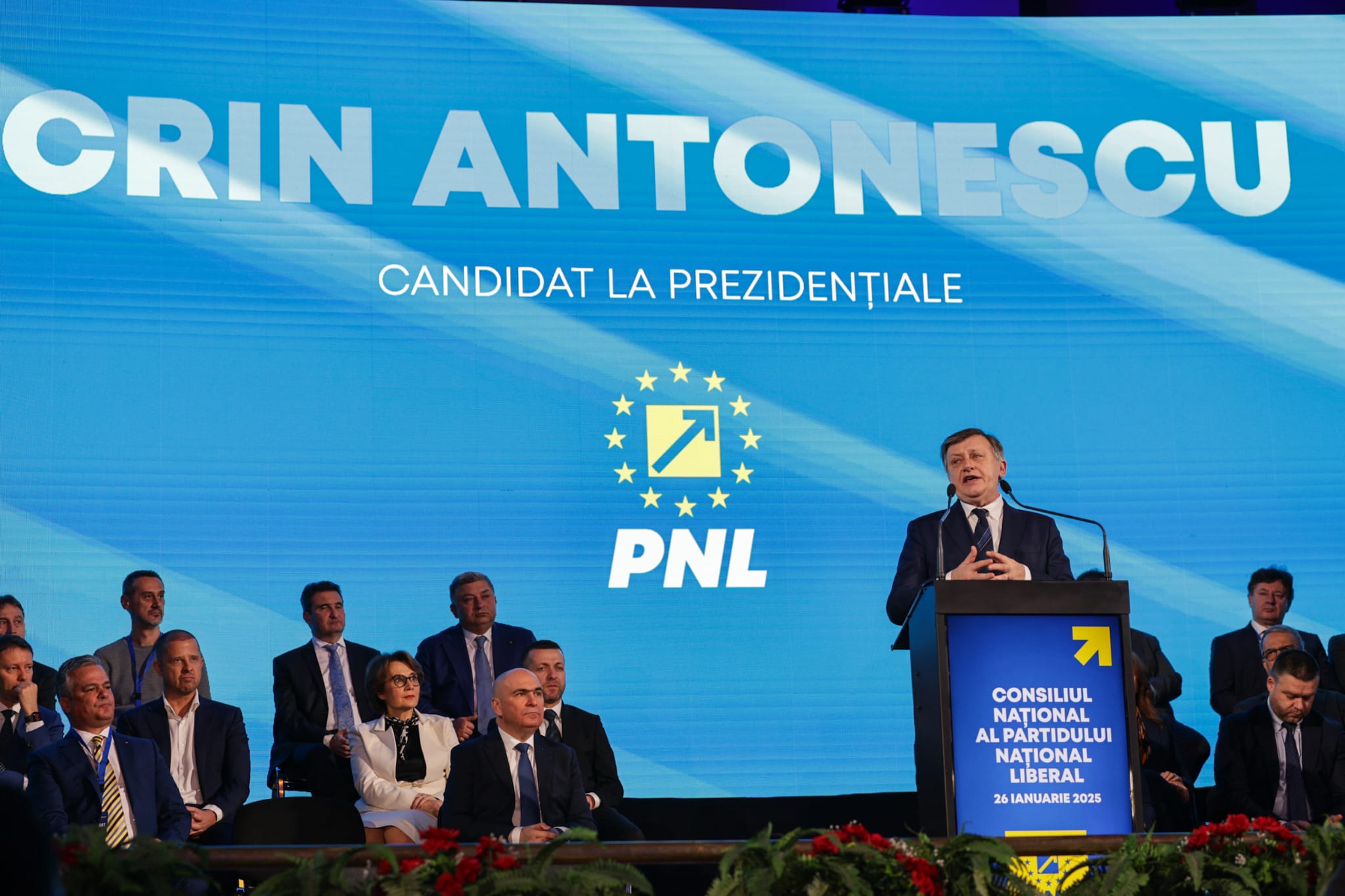 Ce nu s-a văzut la TV la „ungerea” lui Crin Antonescu drept prezidențiabil: atacuri în rafală la adresa lui Georgescu și jocuri de culise pentru împărțirea funcțiilor din Executiv