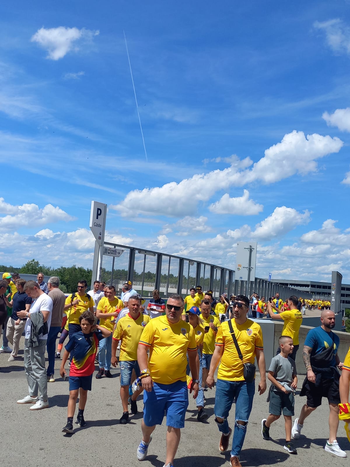 Suporterii români au ajuns la stadion: „Nebunie, frate!” | FOTO