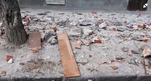 Pagube la o clădire din Sectorul 2 al Capitalei după cutremur. "Putea să cadă, să moară lume, cine răspunde?" | FOTO