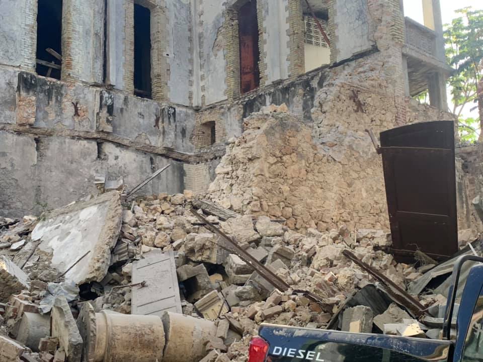 Bilanțul seismului din Haiti a urcat la aproape 1.300 de morți. Sute de oameni, încă dispăruți