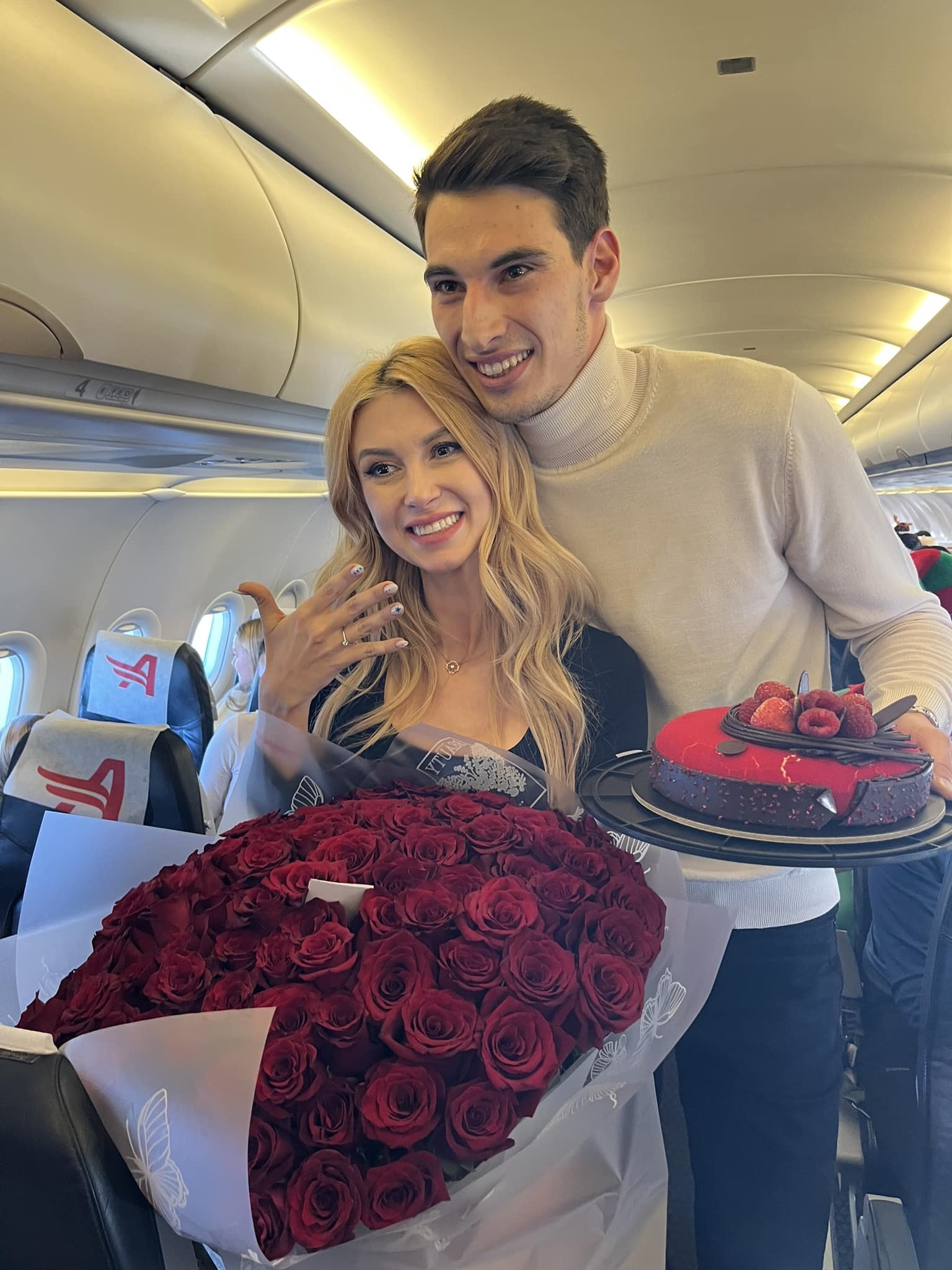 Reacția șefului companiei care l-a ajutat pe Victor Cornea să o ceară în căsătorie pe Andreea Bălan: „Șampanie și tort în cinstea tinerilor”
