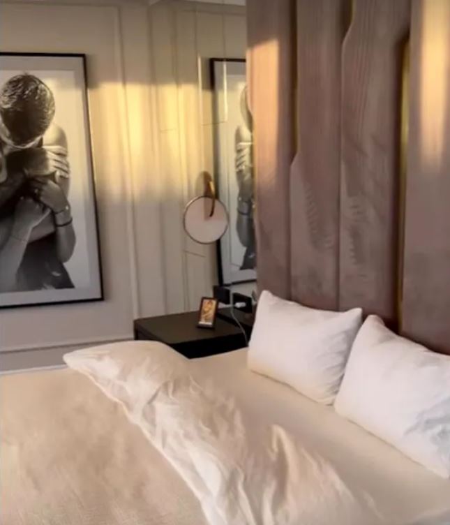 Imagini cu casa în care locuiește Vlăduța Lupău. Mobila a fost făcută la comandă și s-au folosit materiale de lux