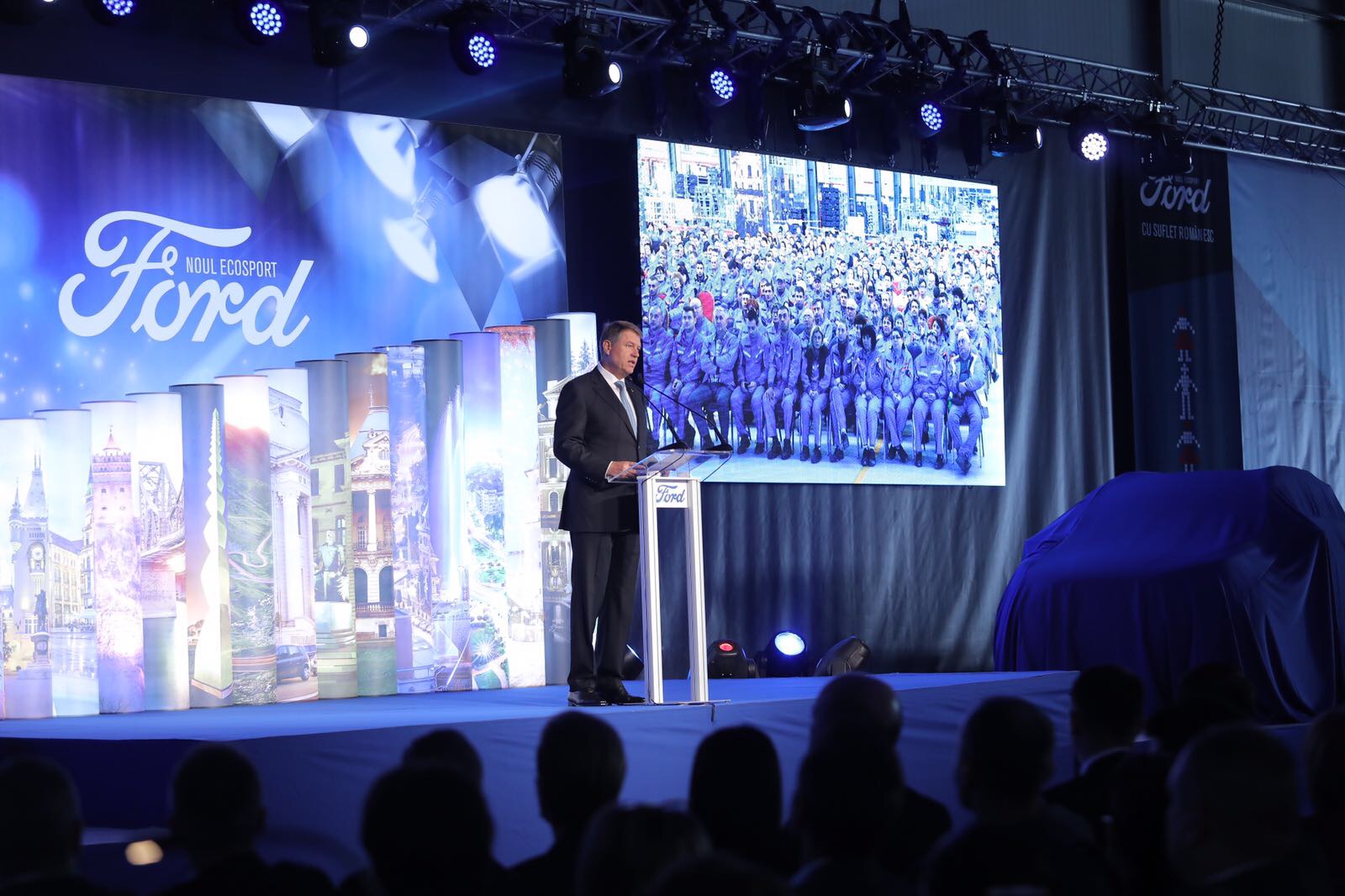 Klaus Iohannis a testat noul Ford EcoSport, cu Simone Tempestini, campionul României la raliu. Președintele, la un pas de a lovi o bordură | FOTO ȘI VIDEO